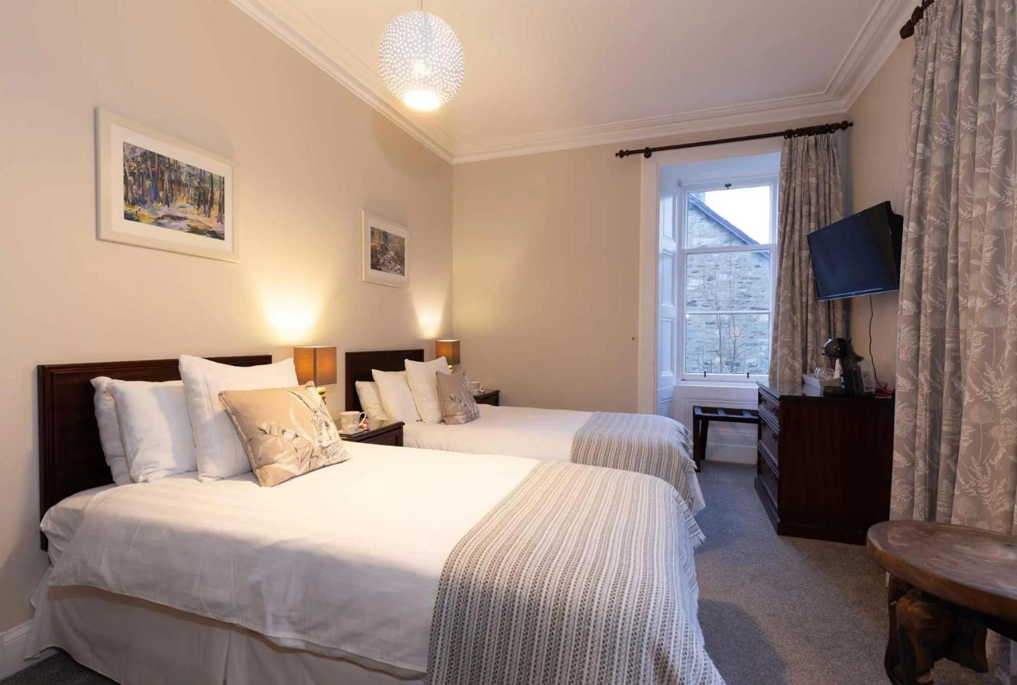 Photo of the whole room in Fernbank House