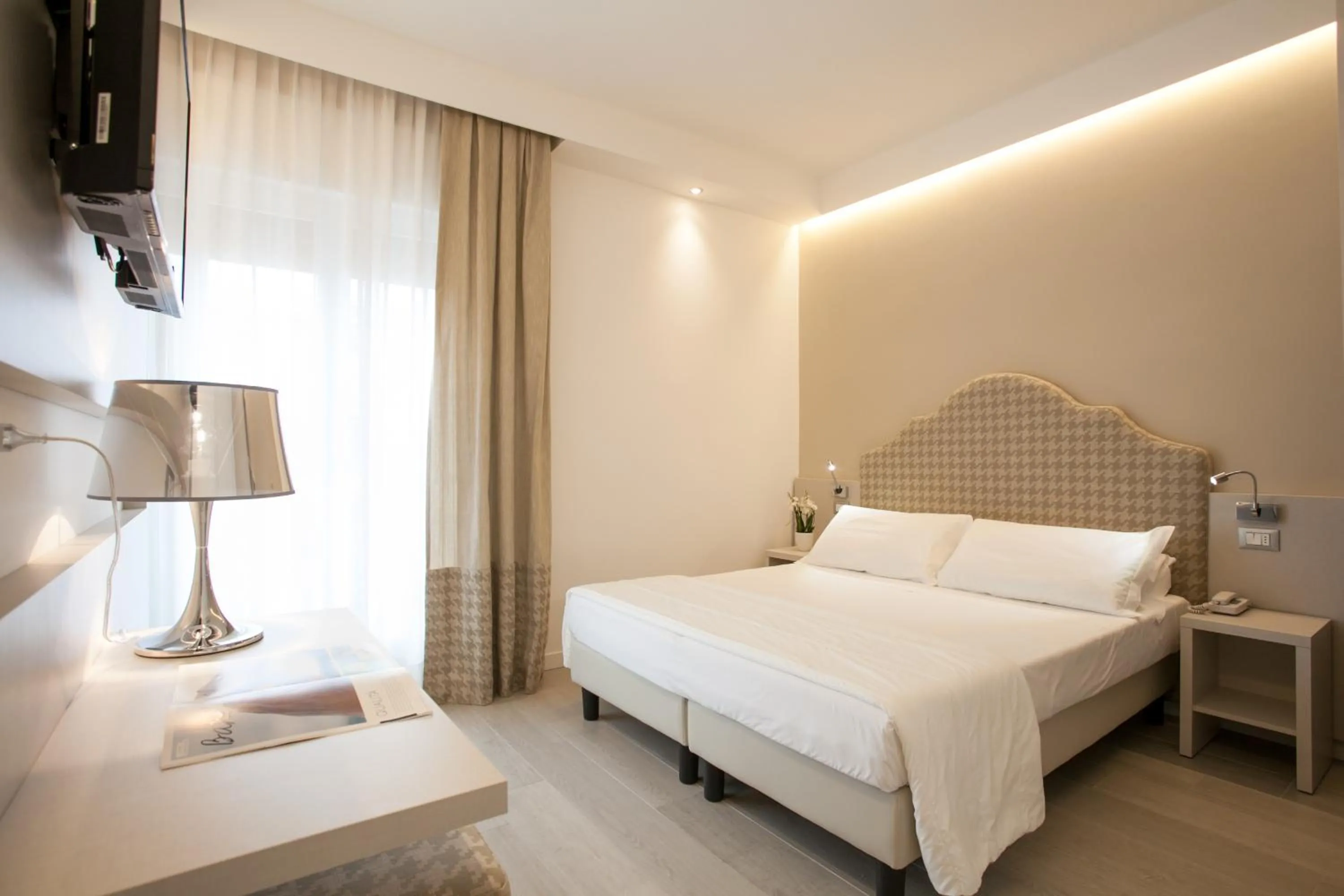 Photo of the whole room, Bed in Hotel Grottamare