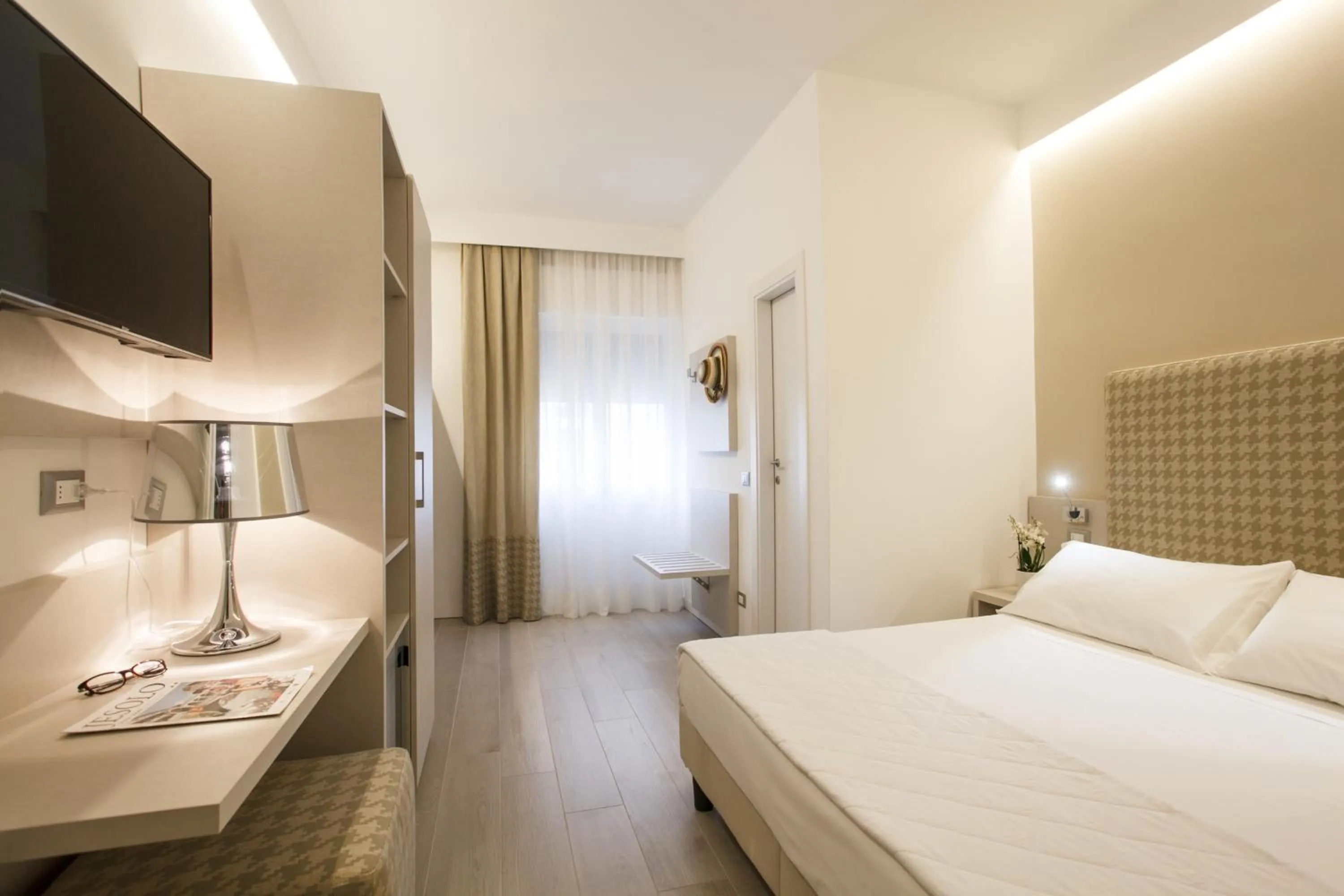 Photo of the whole room, Bed in Hotel Grottamare