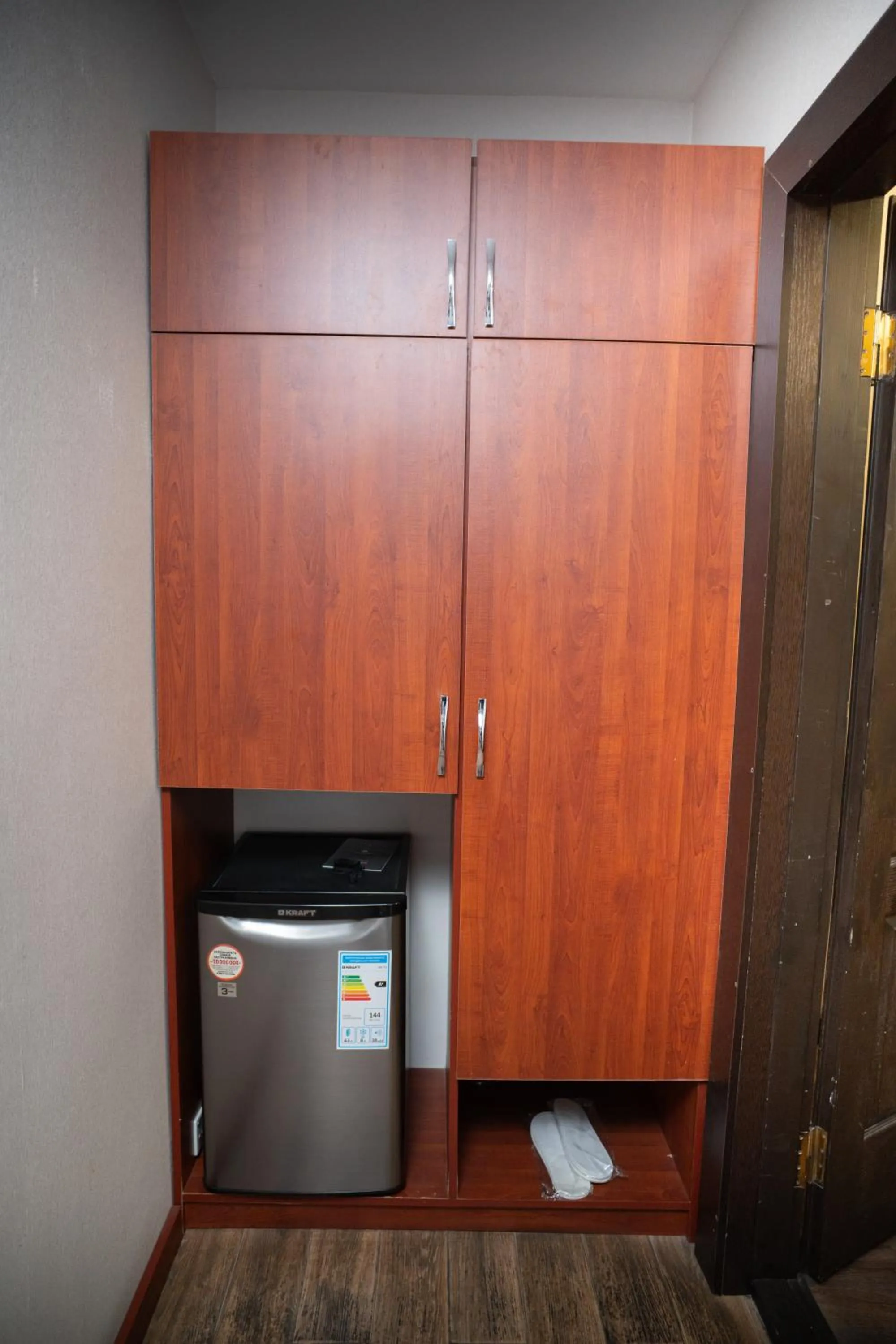 wardrobe in Consul Hotel