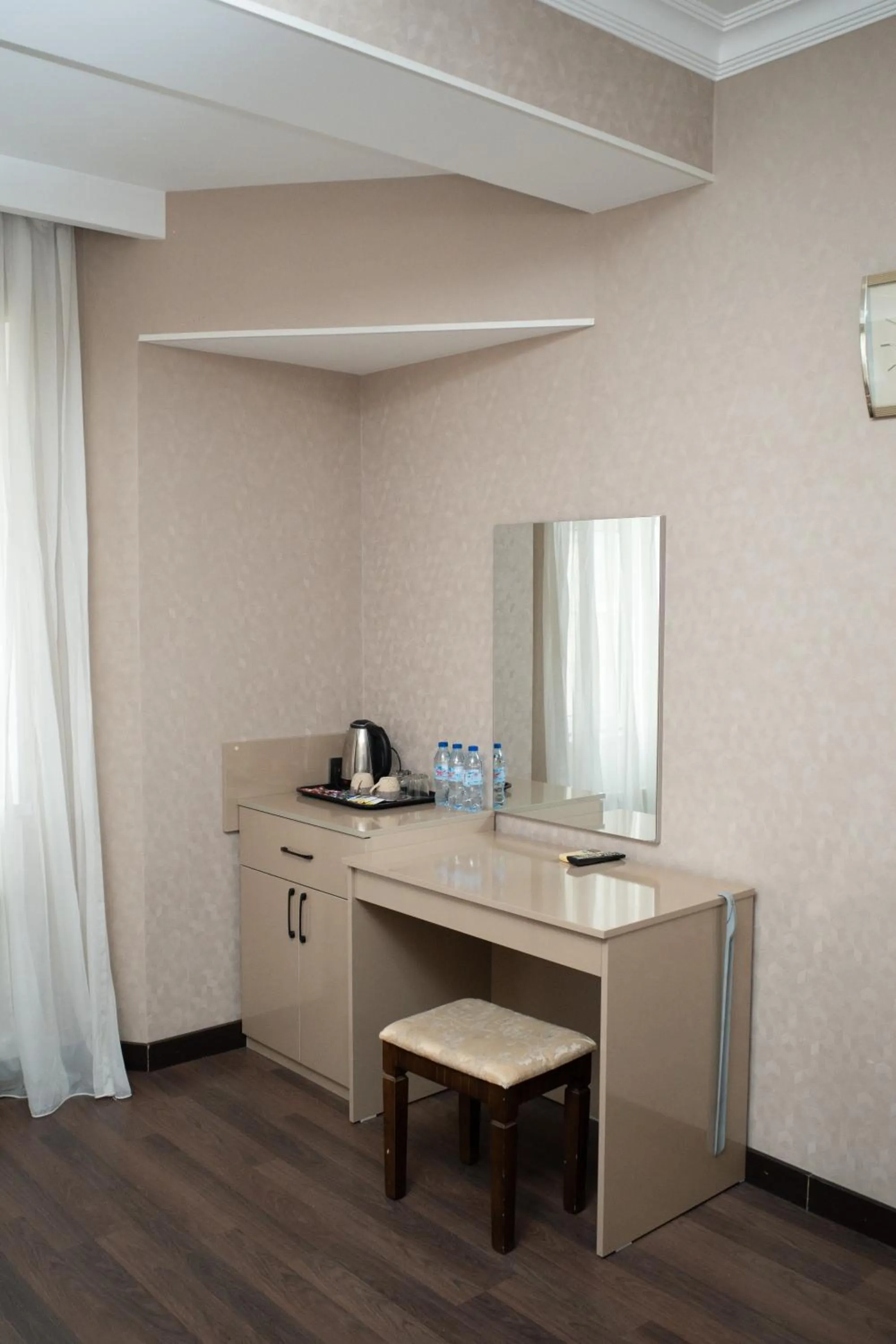 Coffee/tea facilities in Consul Hotel