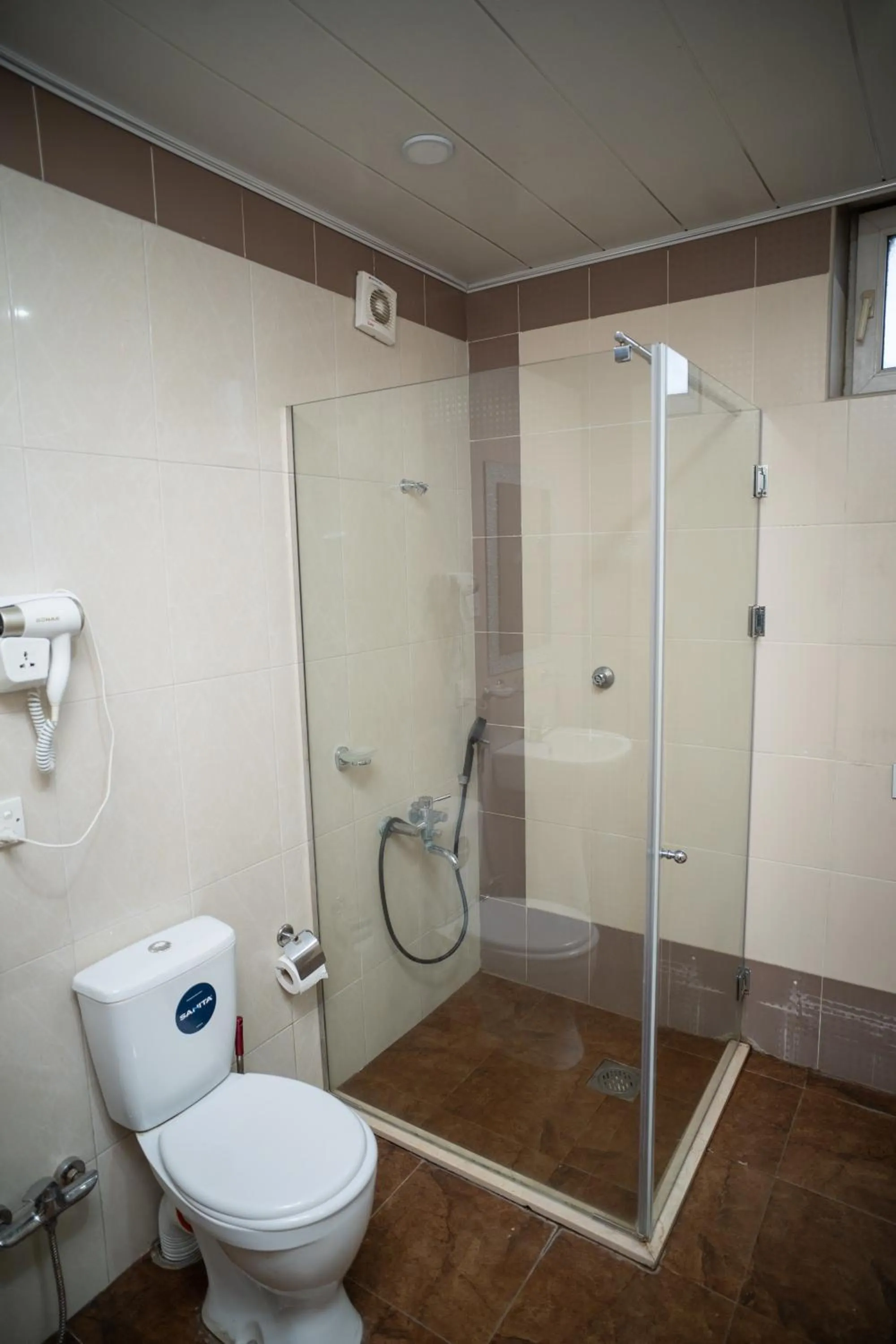 Shower in Consul Hotel