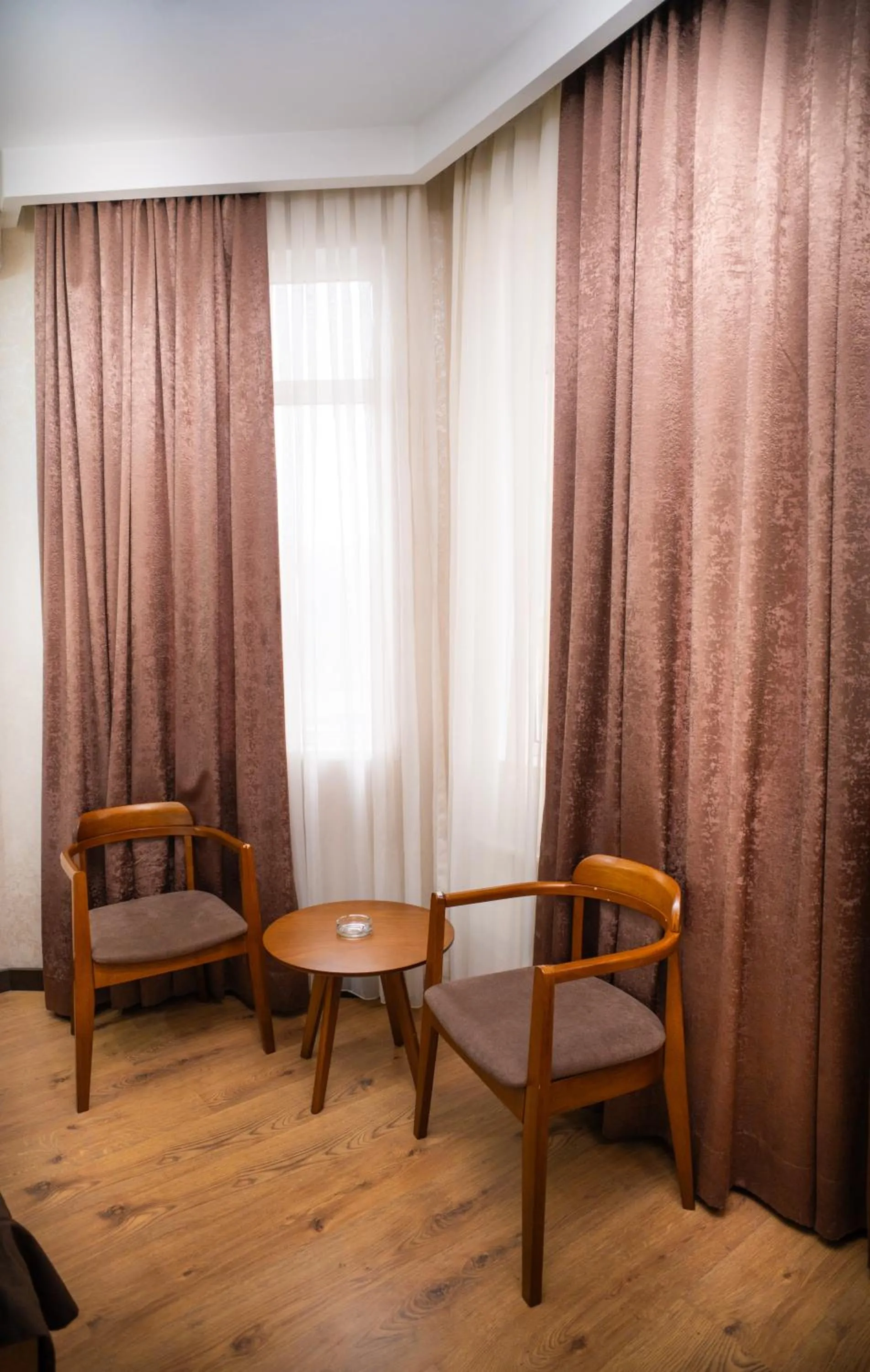 Living room in Consul Hotel