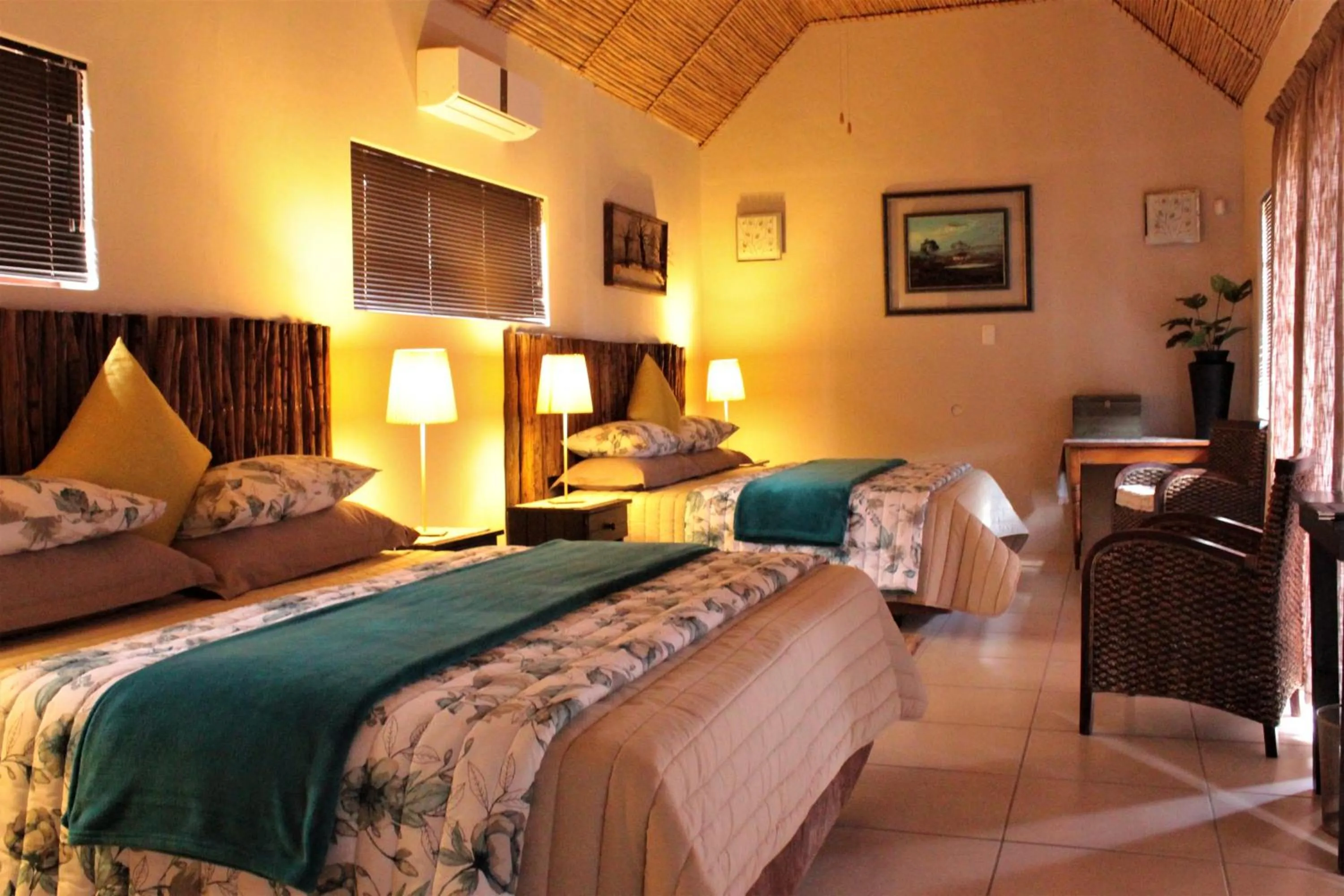 Photo of the whole room, Bed in Valley Bushveld Country Lodge