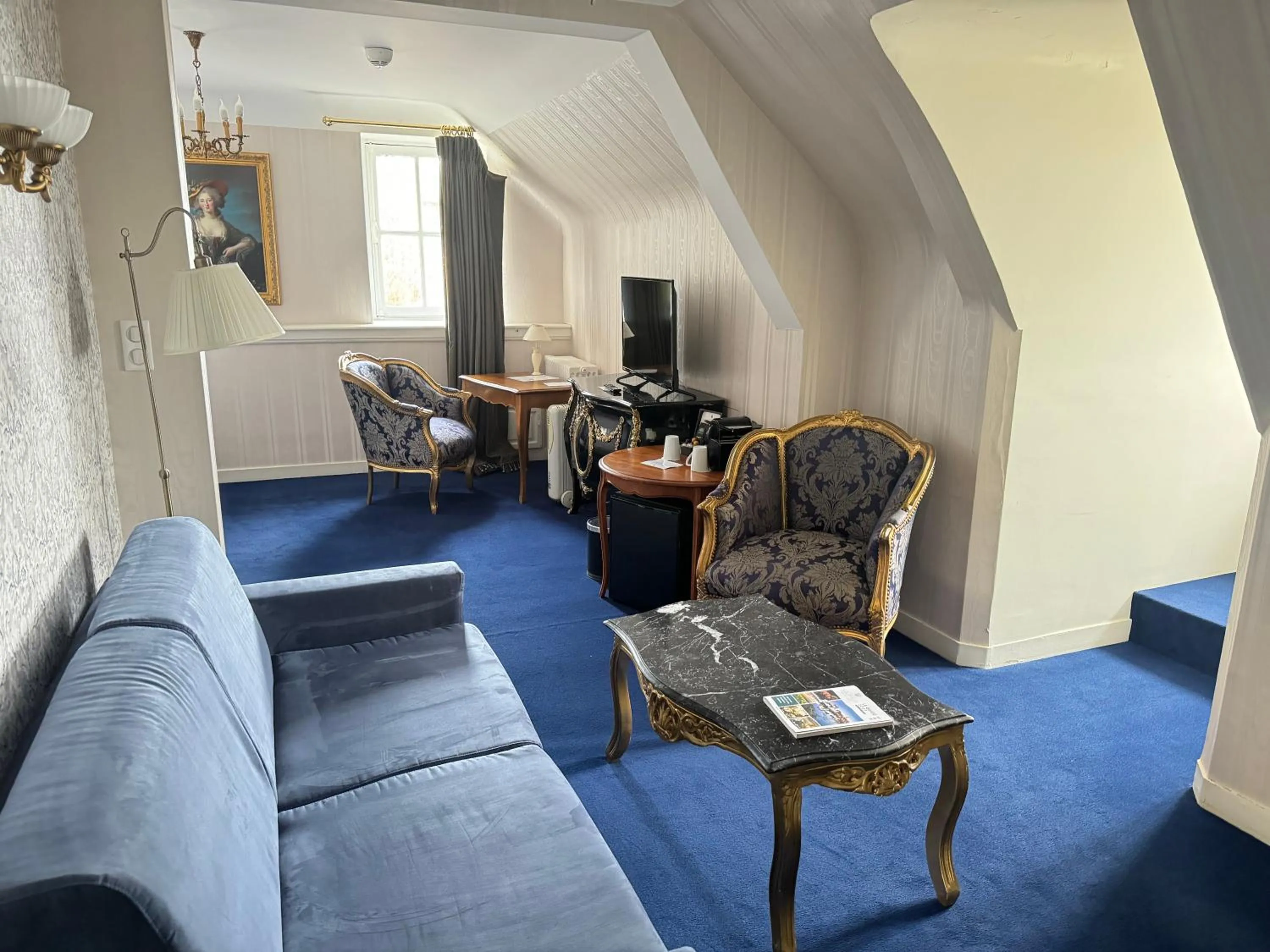 Living room in Chateau Le Prieuré Saumur - La Maison Younan