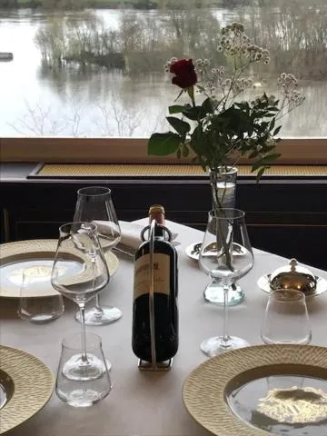 Restaurant/places to eat in Chateau Le Prieuré Saumur - La Maison Younan