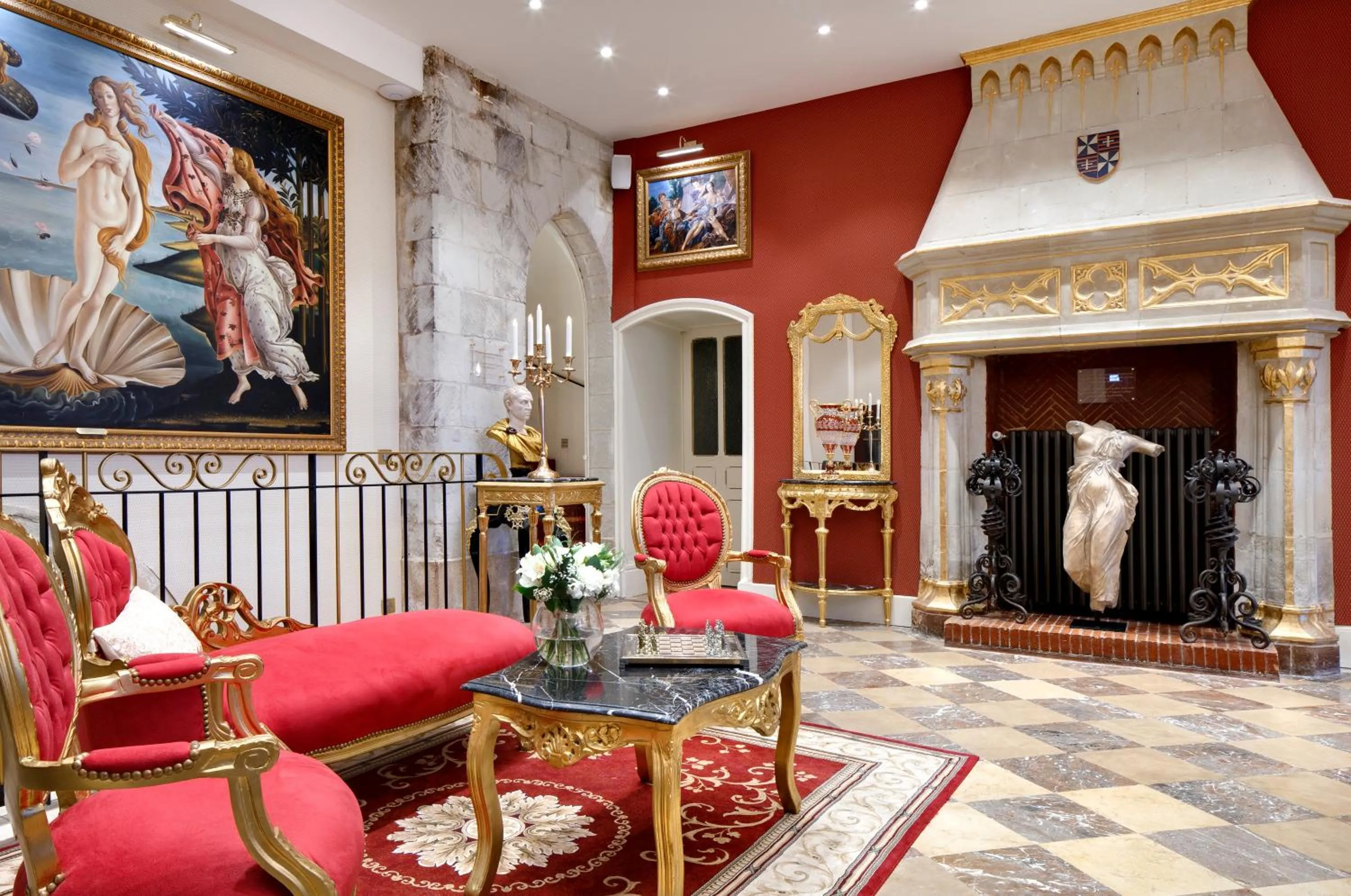 Lobby or reception in Chateau Le Prieuré Saumur - La Maison Younan