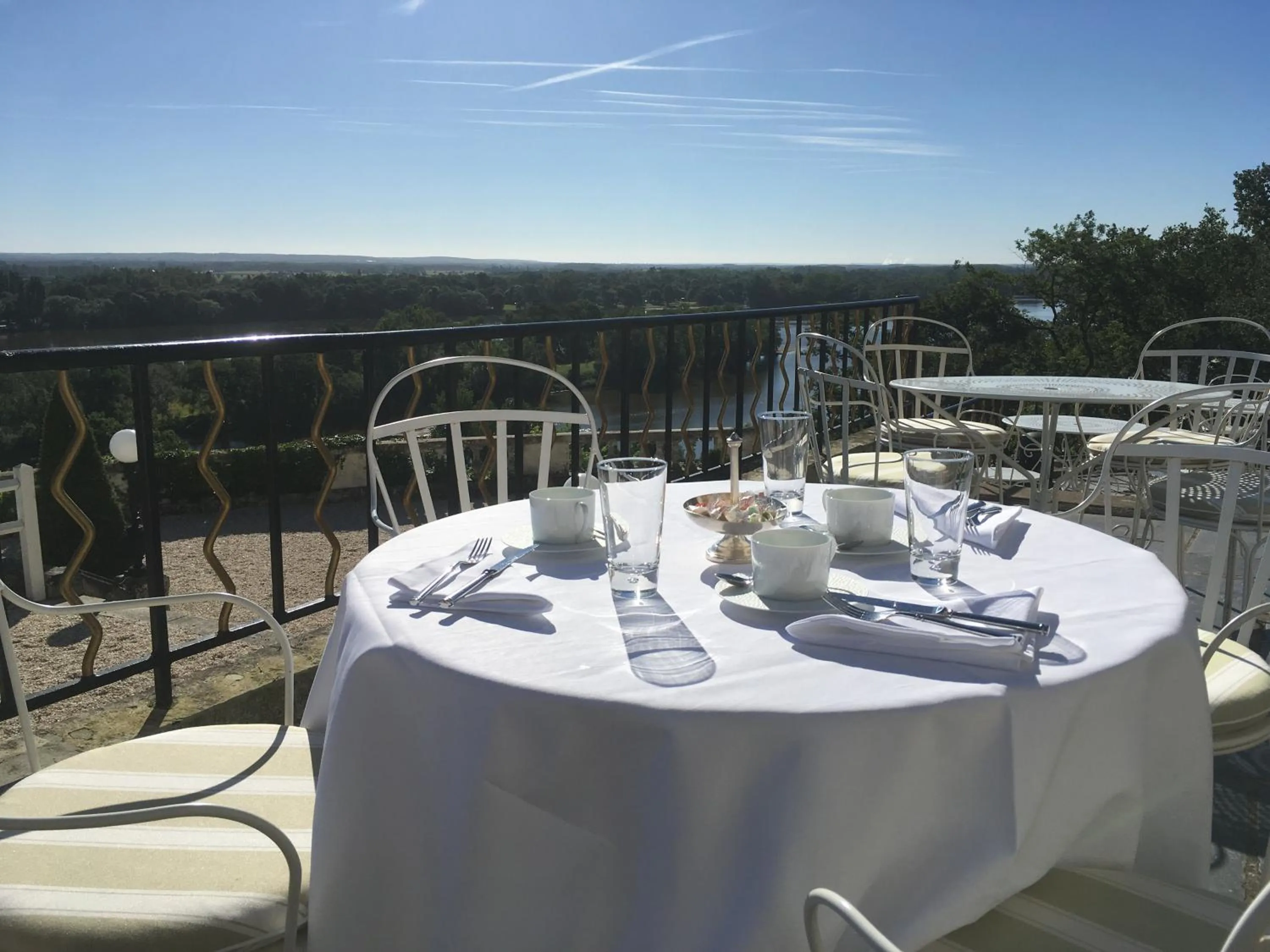 Restaurant/places to eat in Chateau Le Prieuré Saumur - La Maison Younan