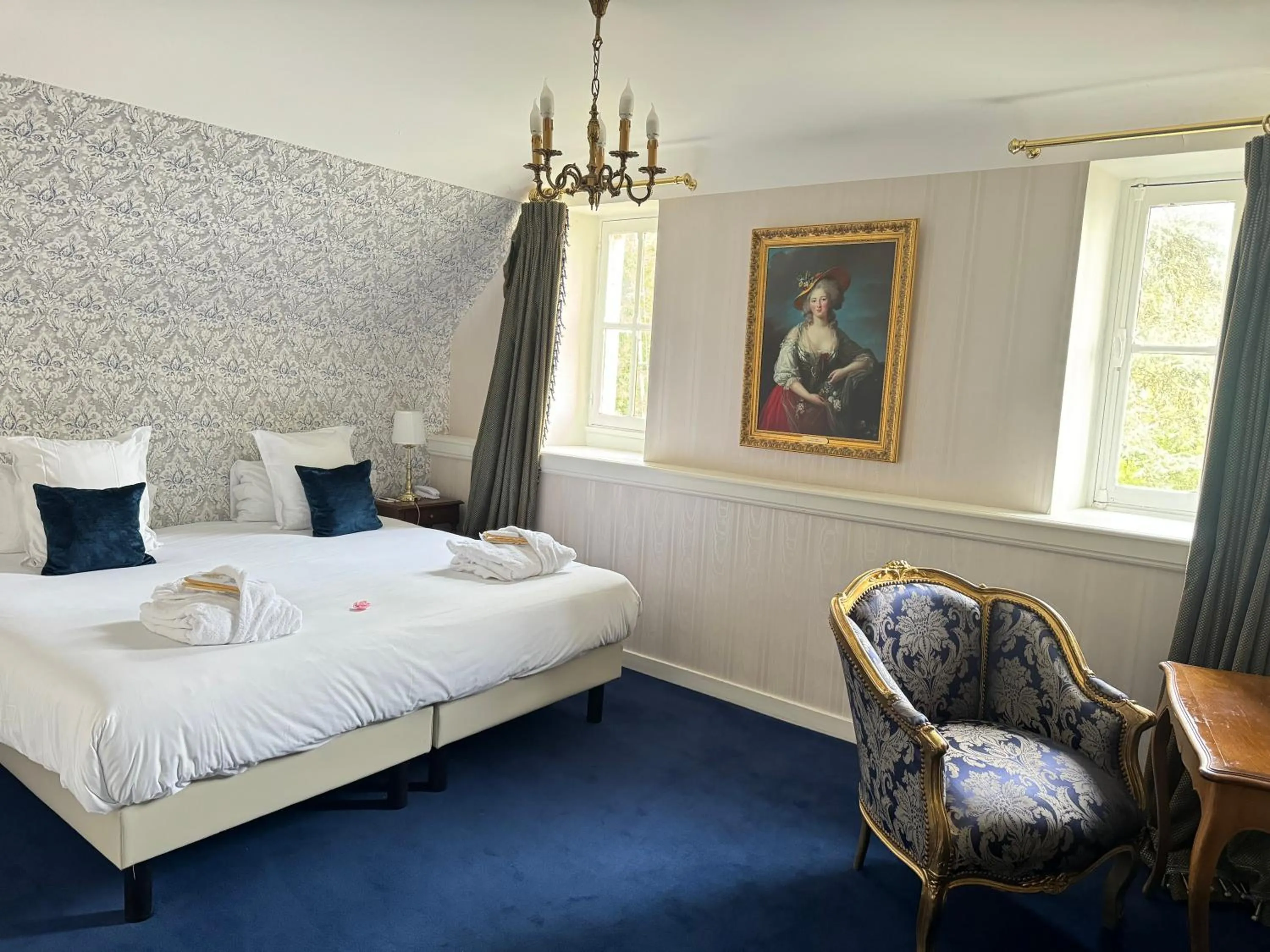 Bedroom, Bed in Chateau Le Prieuré Saumur - La Maison Younan