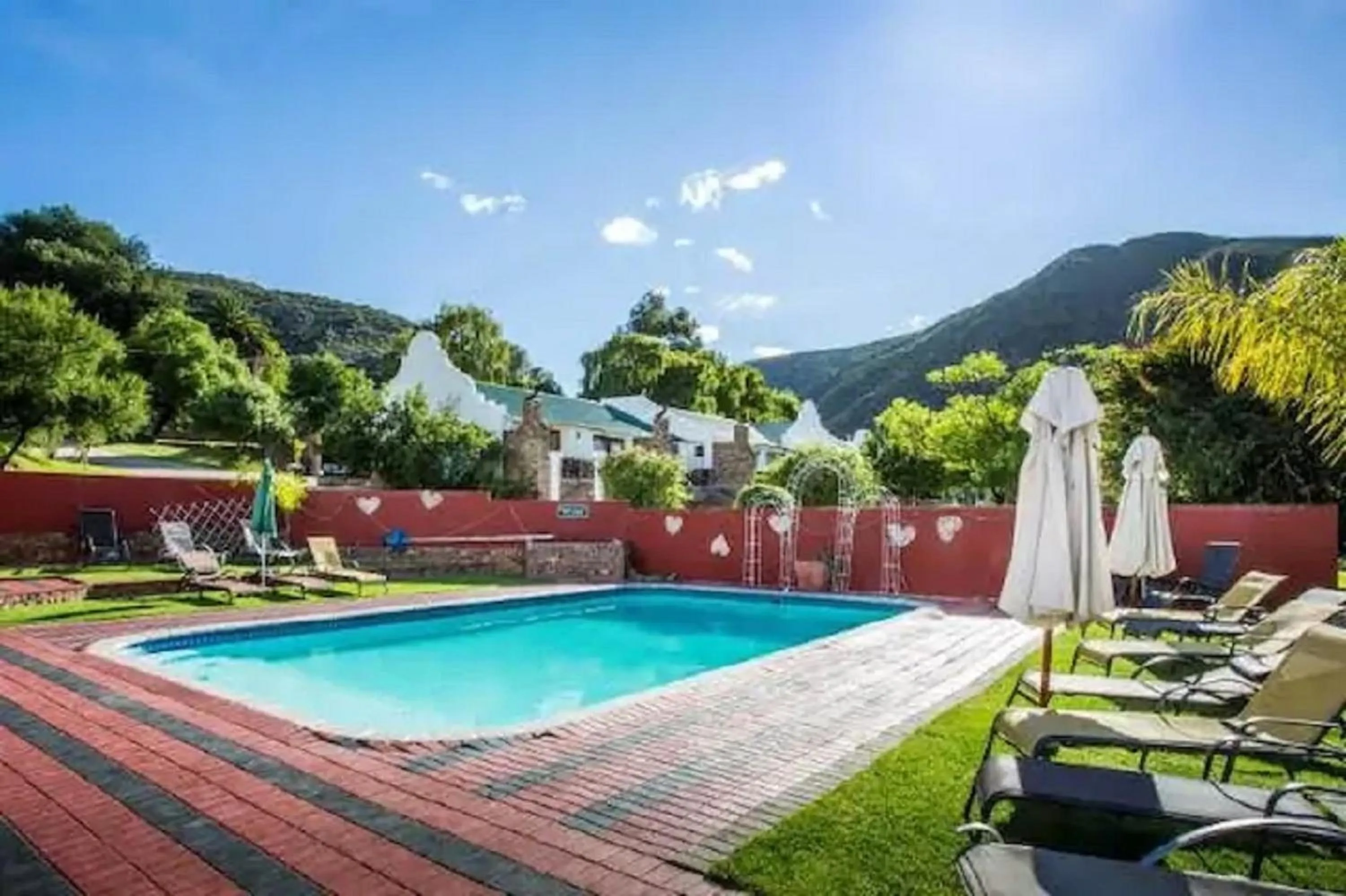 Swimming pool in De Oude Meul Country Lodge & Restaurant