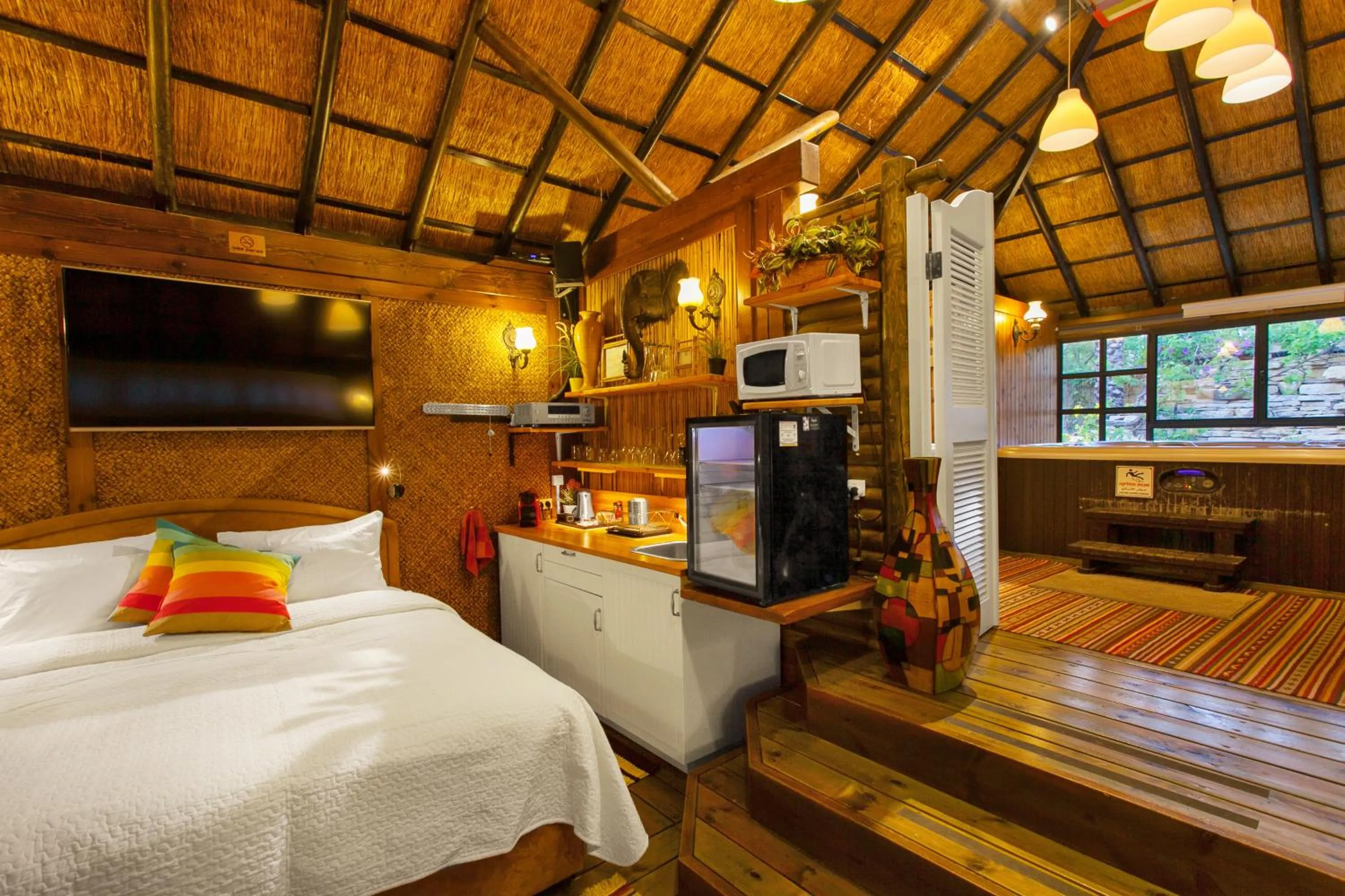 Coffee/tea facilities, Bed in Out of Africa Resort