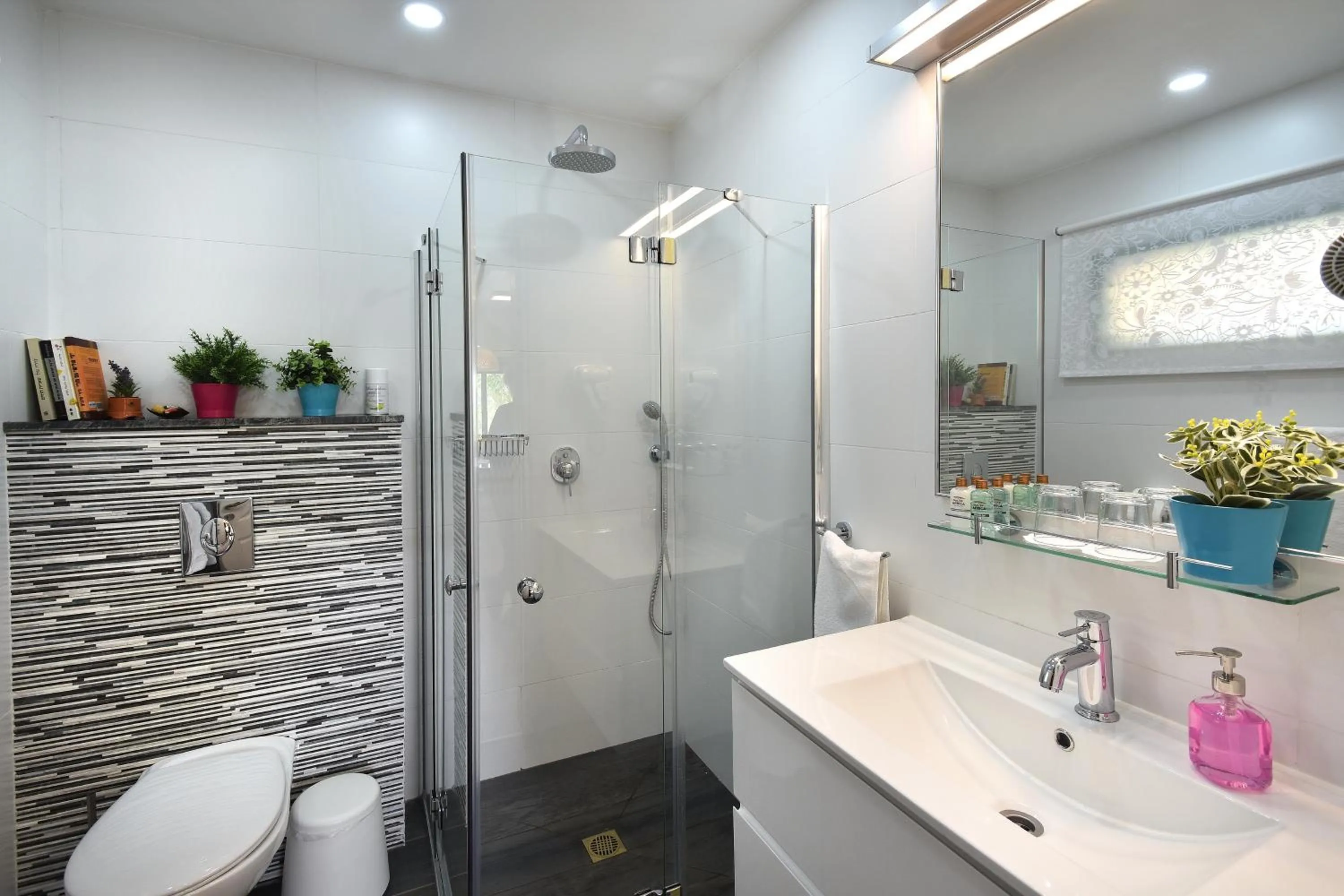 Toilet in Out of Africa Resort