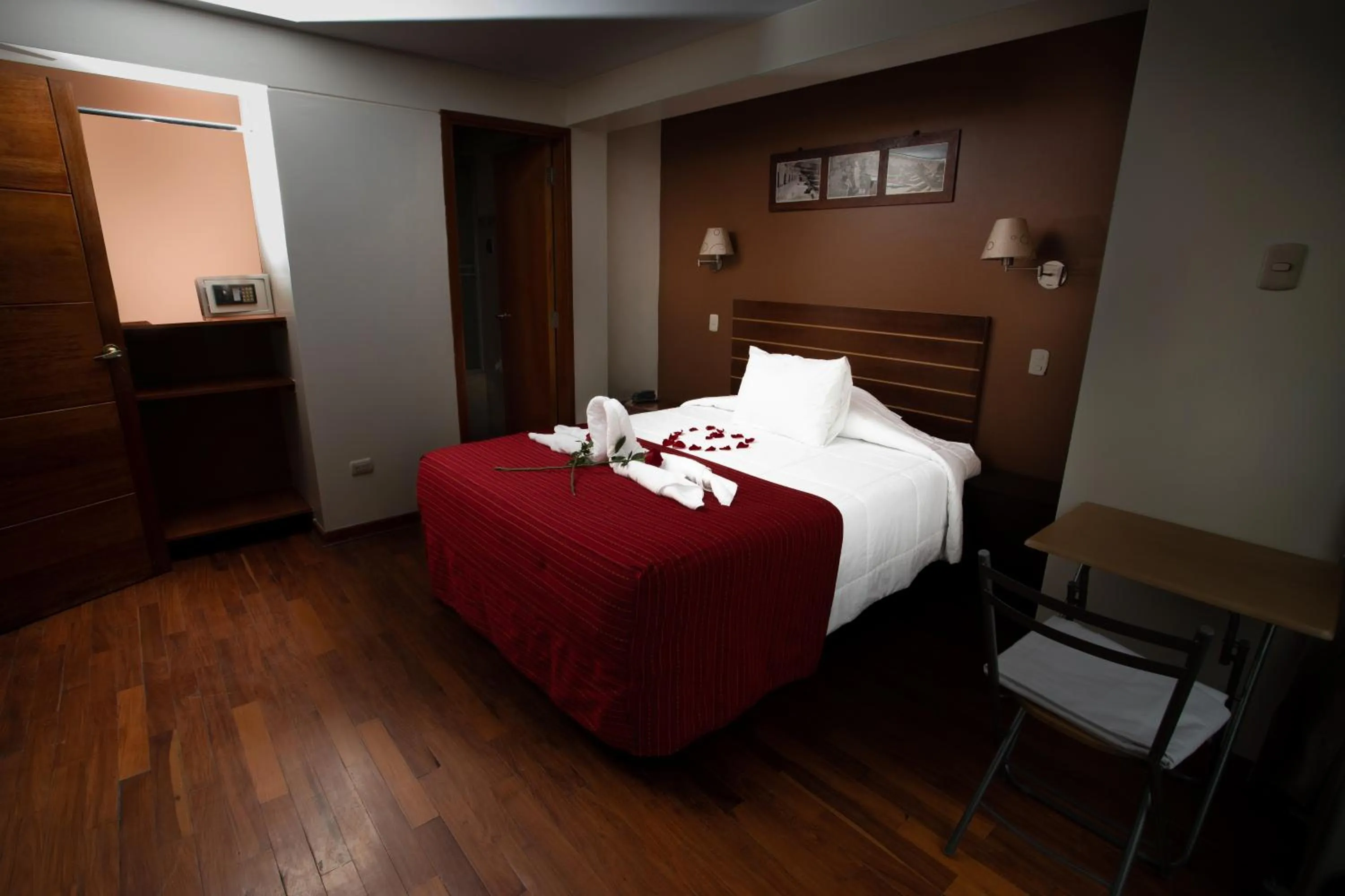 Bed in Kapac Inn Hotel