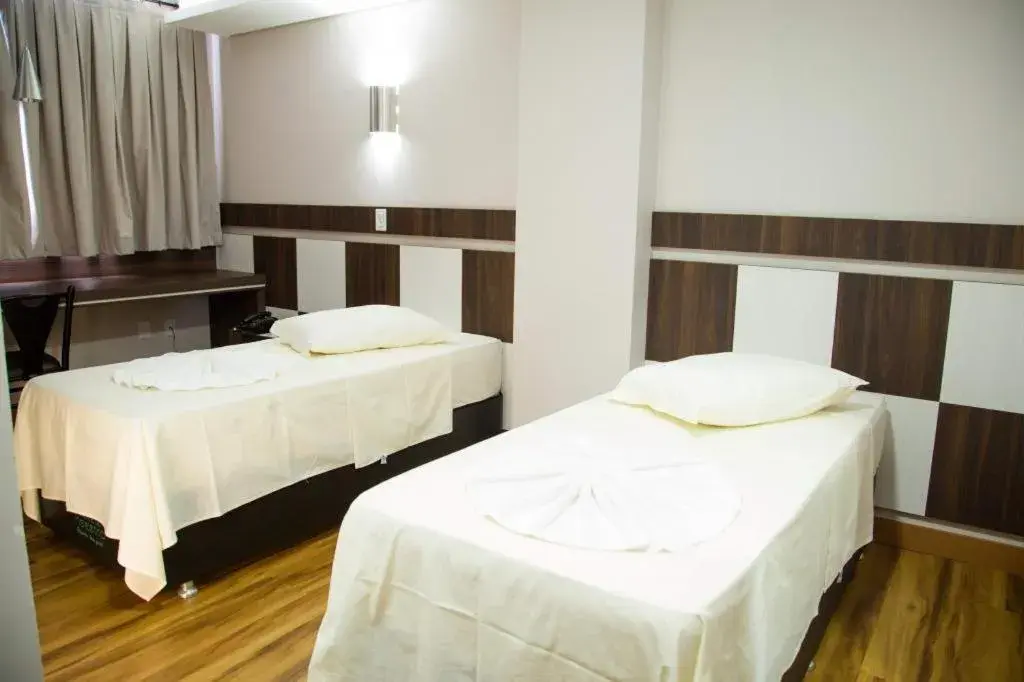 Deluxe Double Room in Hotel Maestro Executive Toledo Deluxe Double Room in Hotel Maestro Executive Toledo