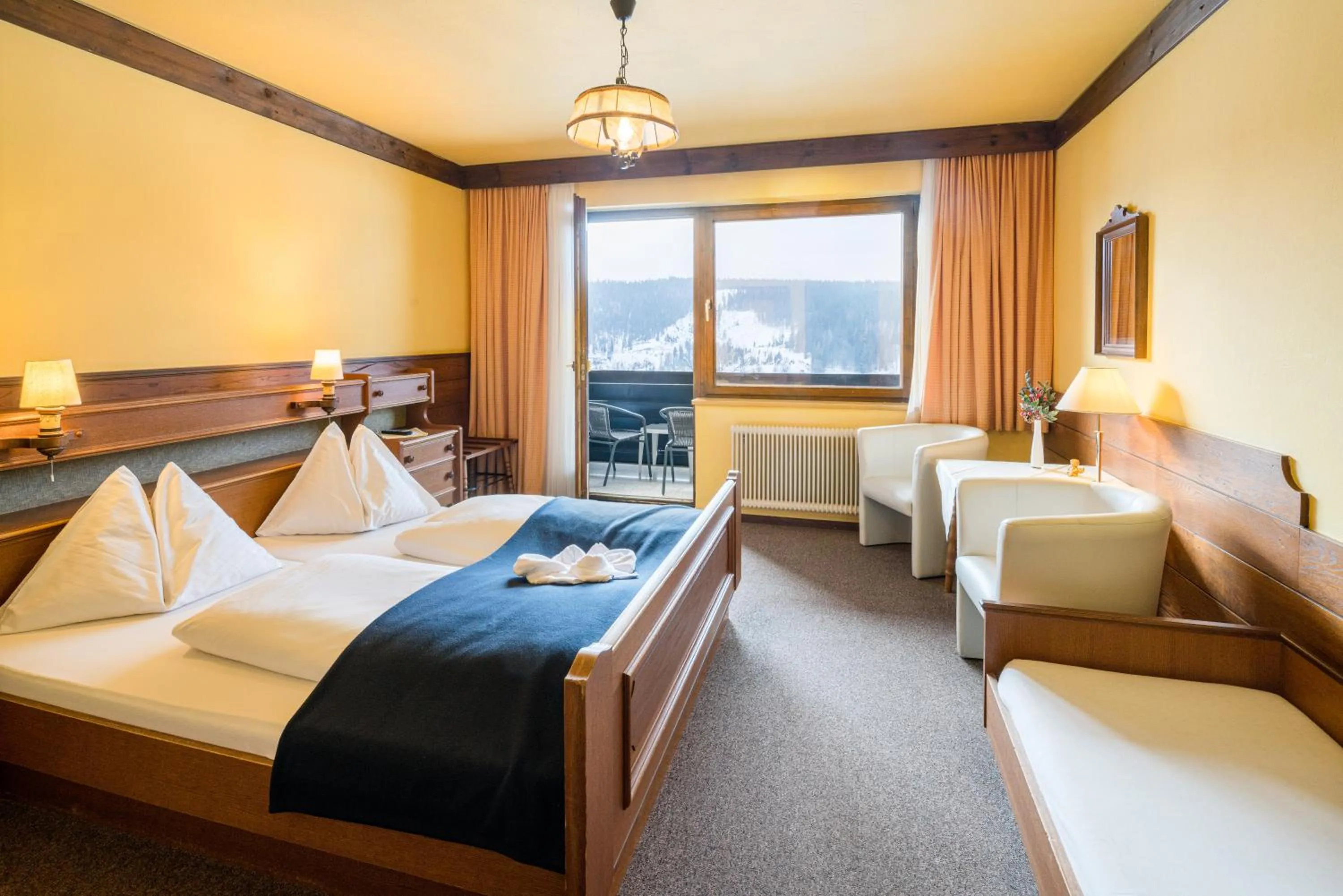 Photo of the whole room, Bed in Ferienhotel Knollhof