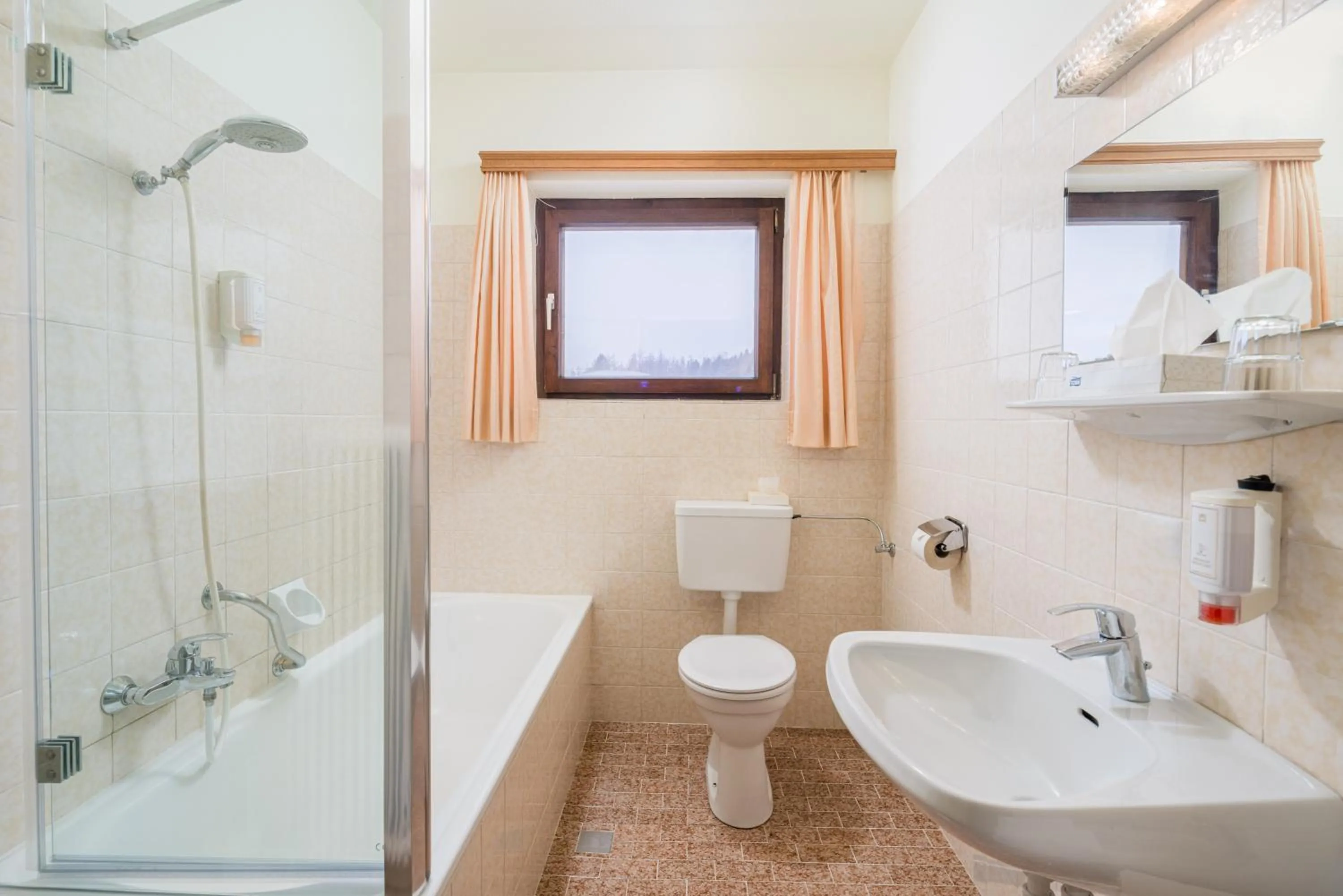 Bathroom in Ferienhotel Knollhof