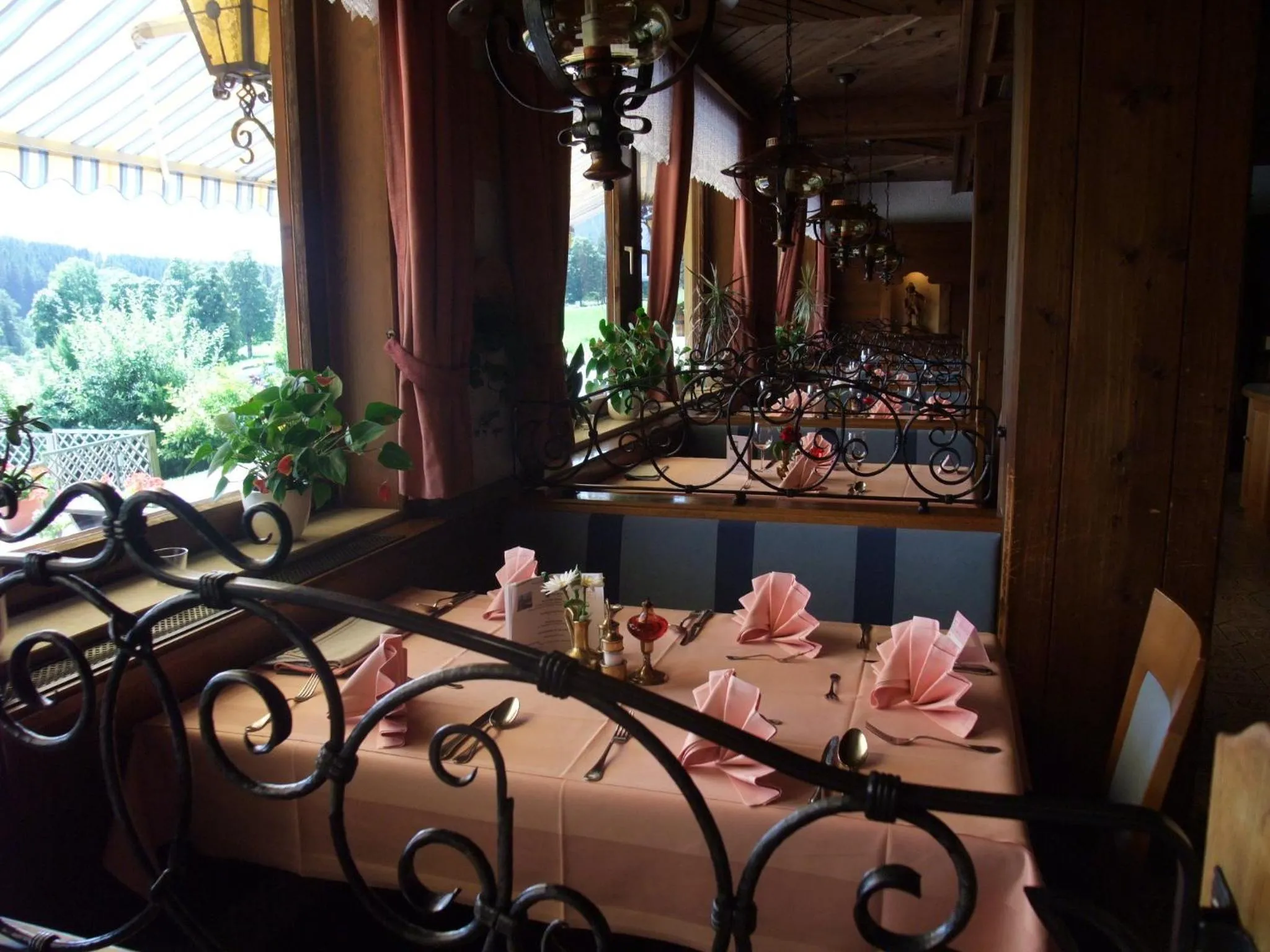 Restaurant/places to eat in Ferienhotel Knollhof