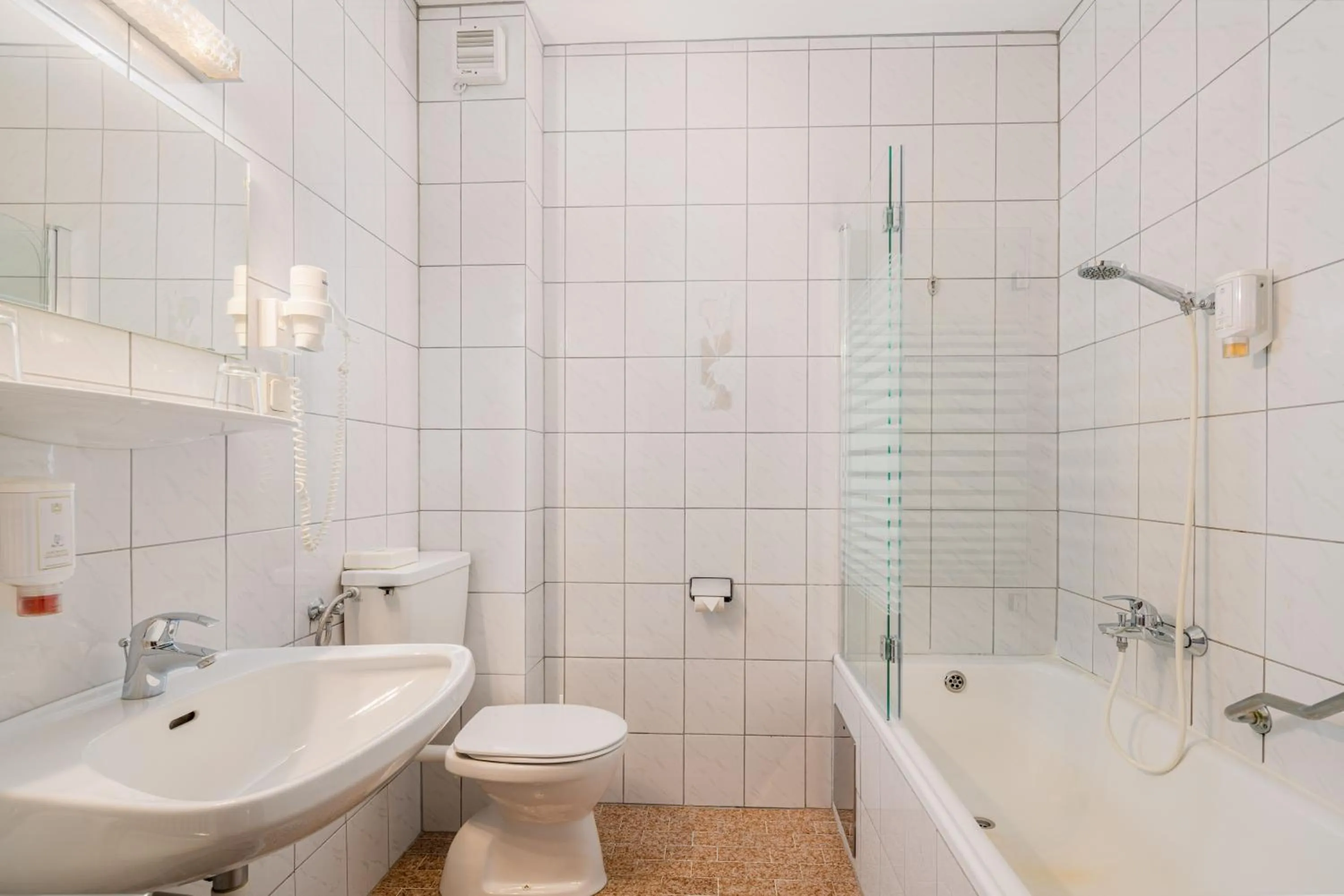 Bathroom in Ferienhotel Knollhof