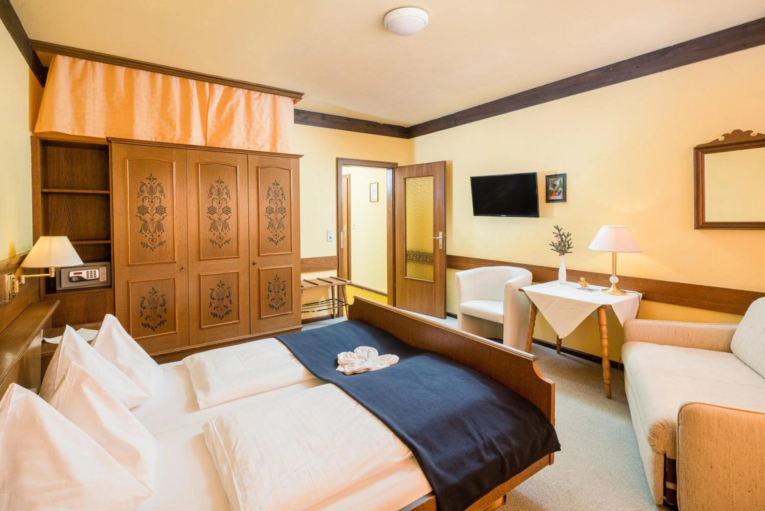 Photo of the whole room, Bed in Ferienhotel Knollhof