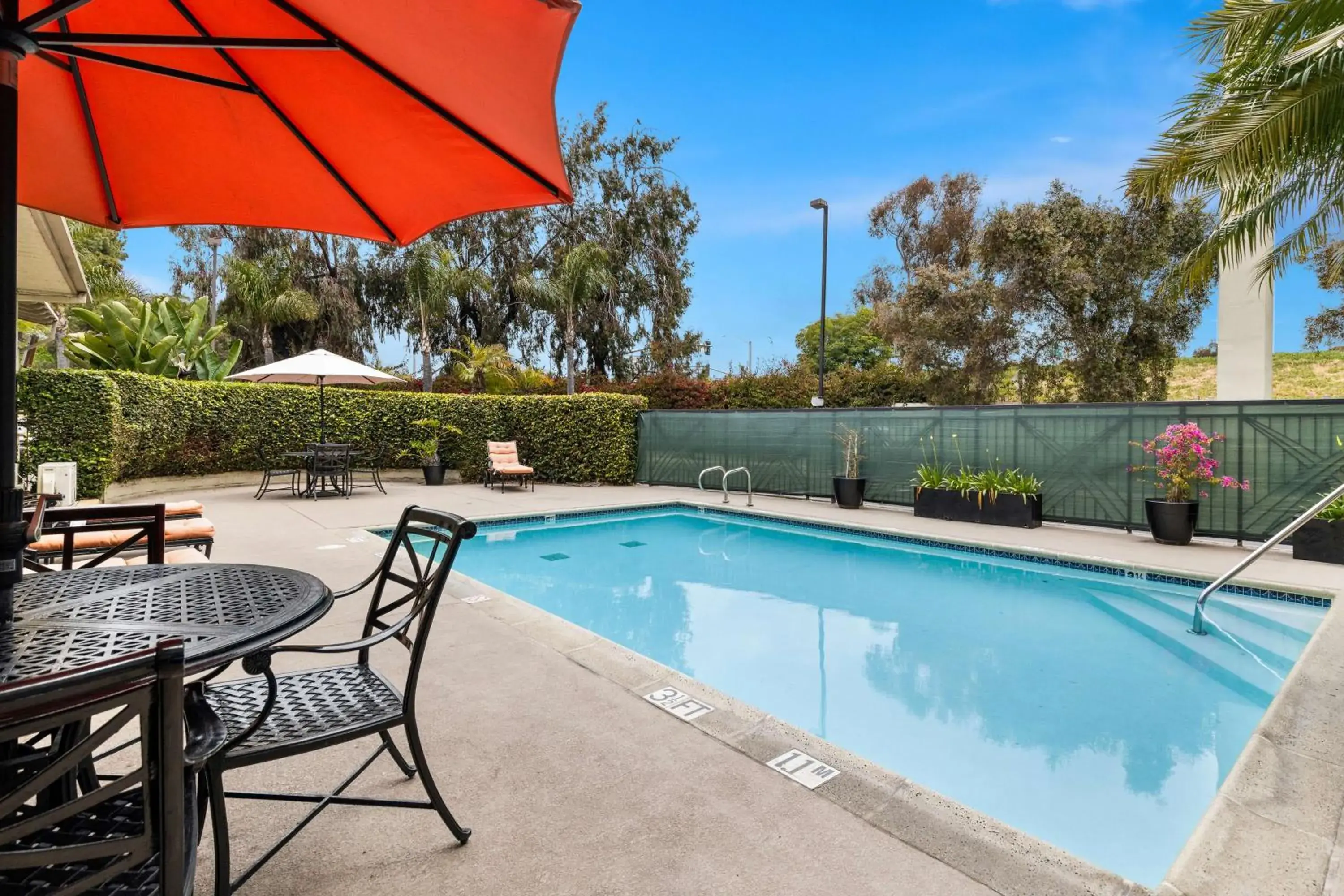 Pool view in Best Western Chula Vista/Otay Valley Hotel Pool view in Best Western Chula Vista/Otay Valley Hotel