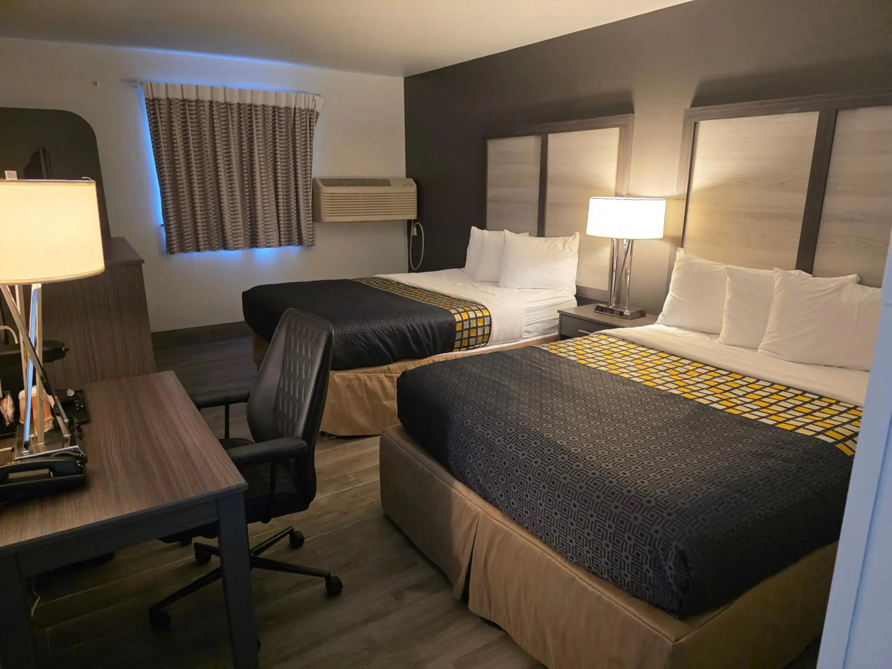 Bed in FairBridge Inn, Suites & Conference Center – Missoula Bed in FairBridge Inn, Suites & Conference Center – Missoula