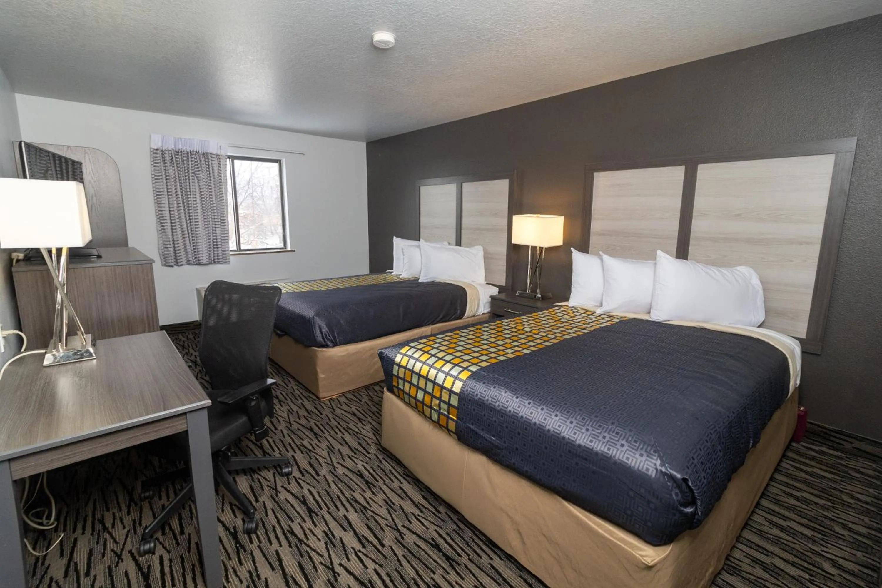 Bedroom, Bed in FairBridge Inn, Suites & Conference Center – Missoula