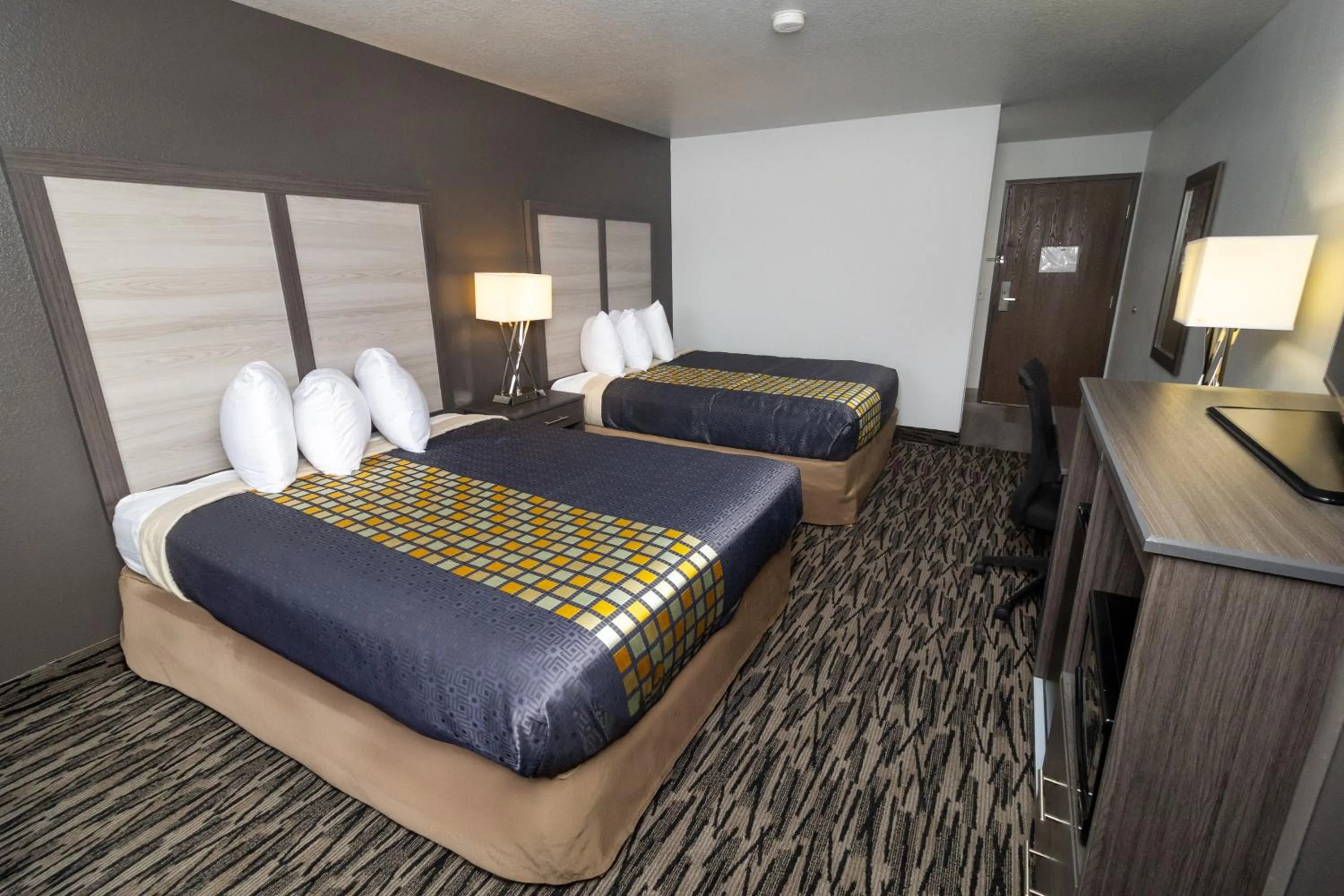 Bedroom, Bed in FairBridge Inn, Suites & Conference Center – Missoula