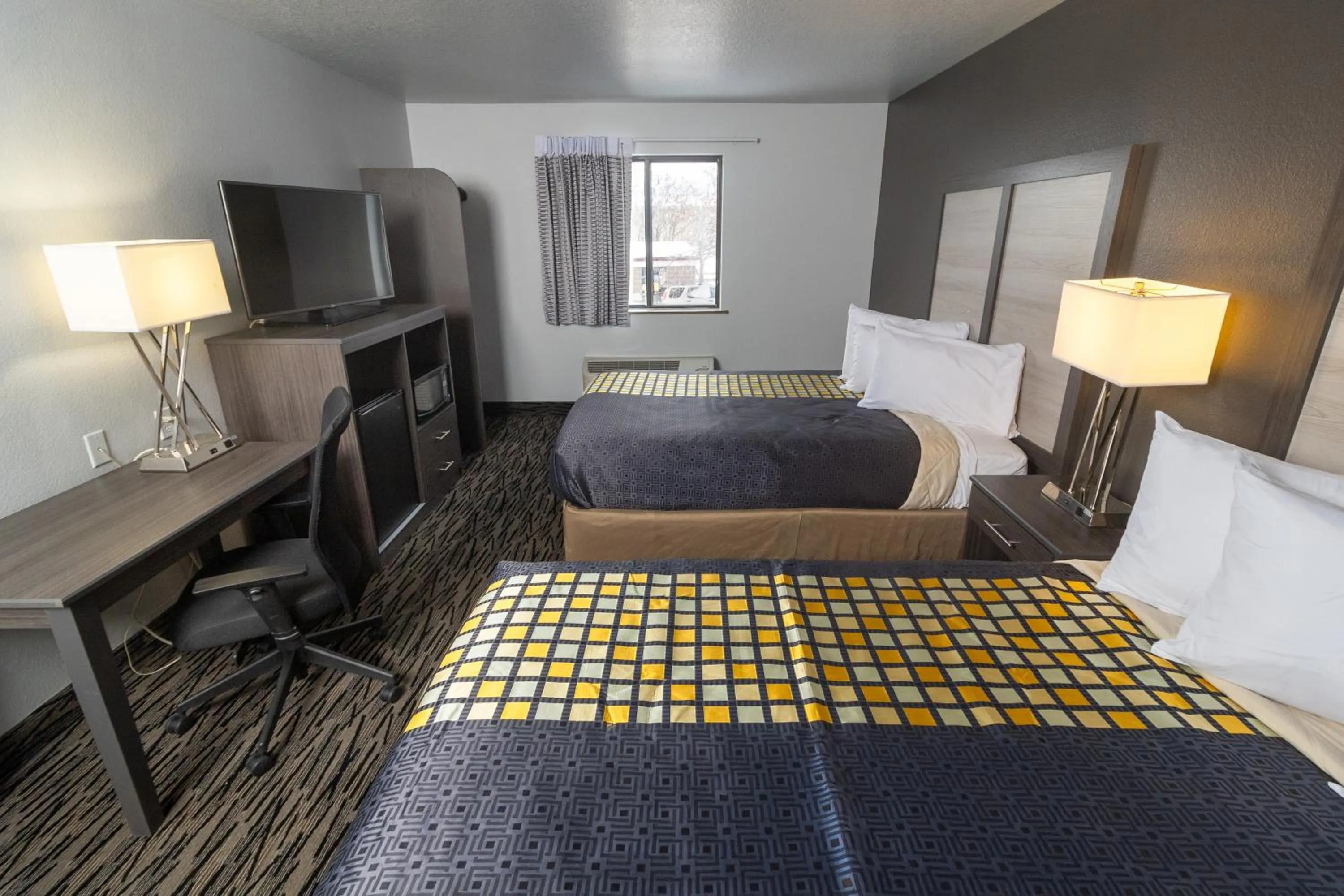 Bedroom, Bed in FairBridge Inn, Suites & Conference Center – Missoula