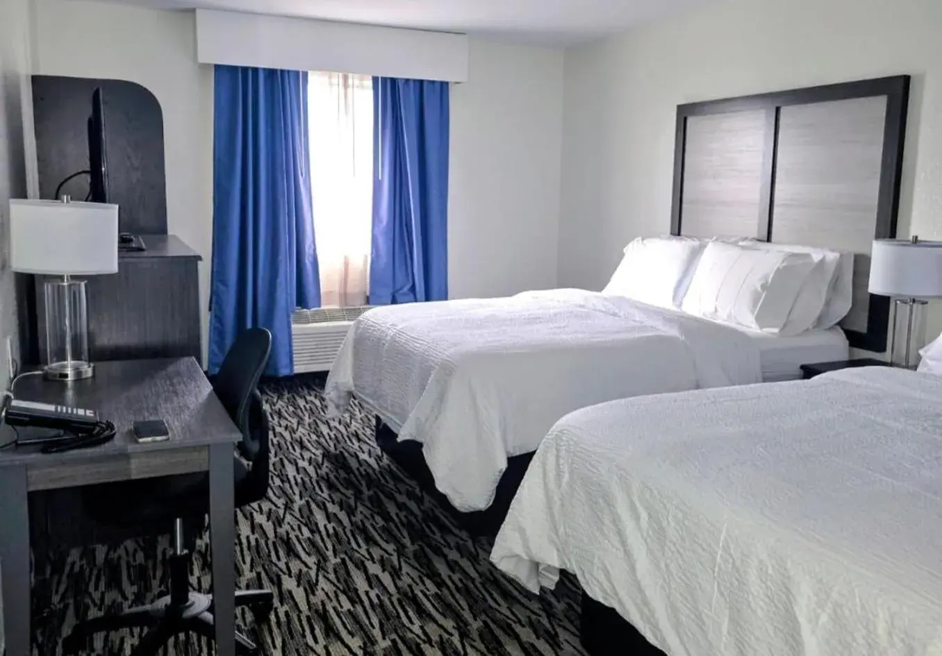 Photo of the whole room, Bed in Big Sky Inn Photo of the whole room, Bed in Big Sky Inn