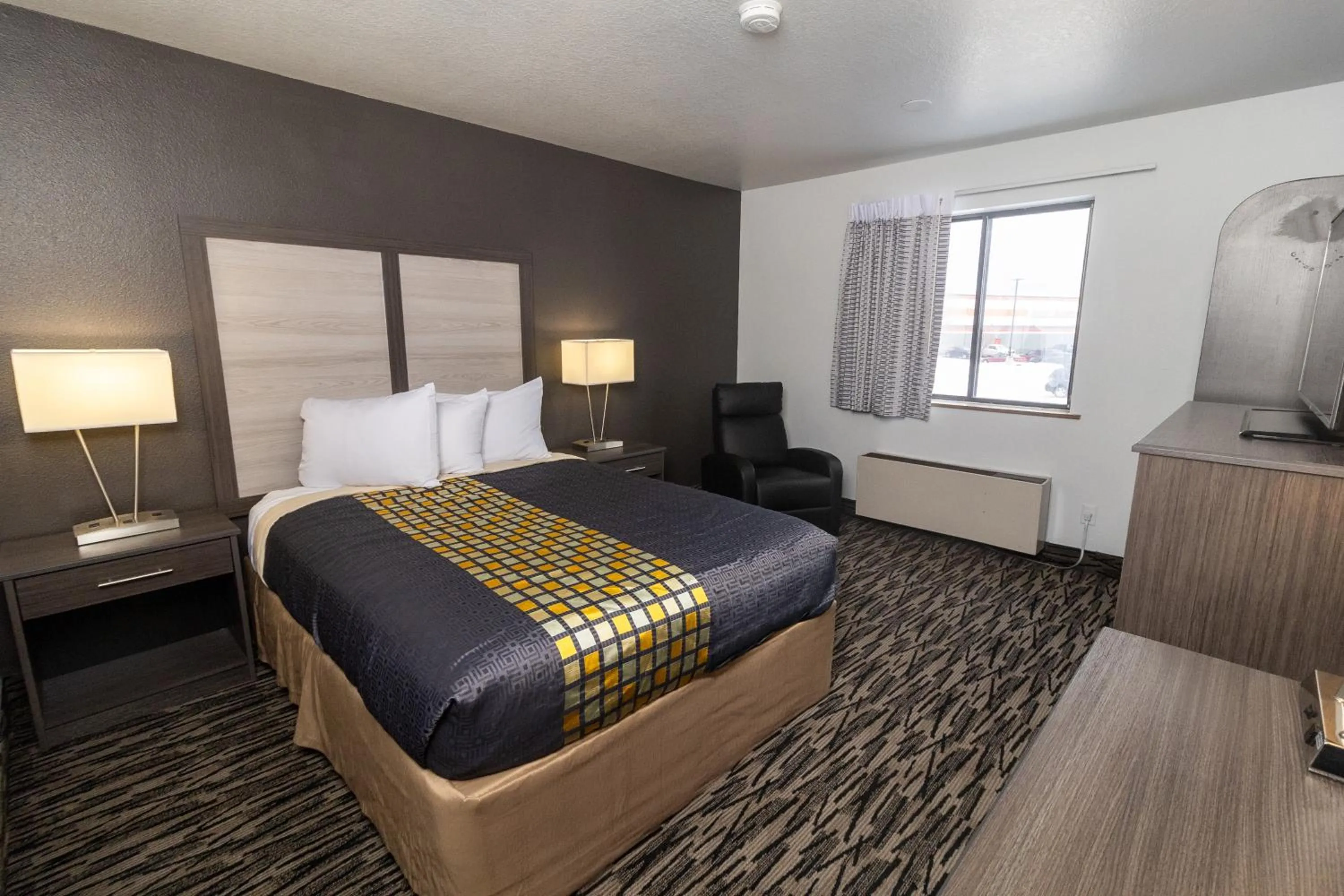 Bedroom, Bed in FairBridge Inn, Suites & Conference Center – Missoula