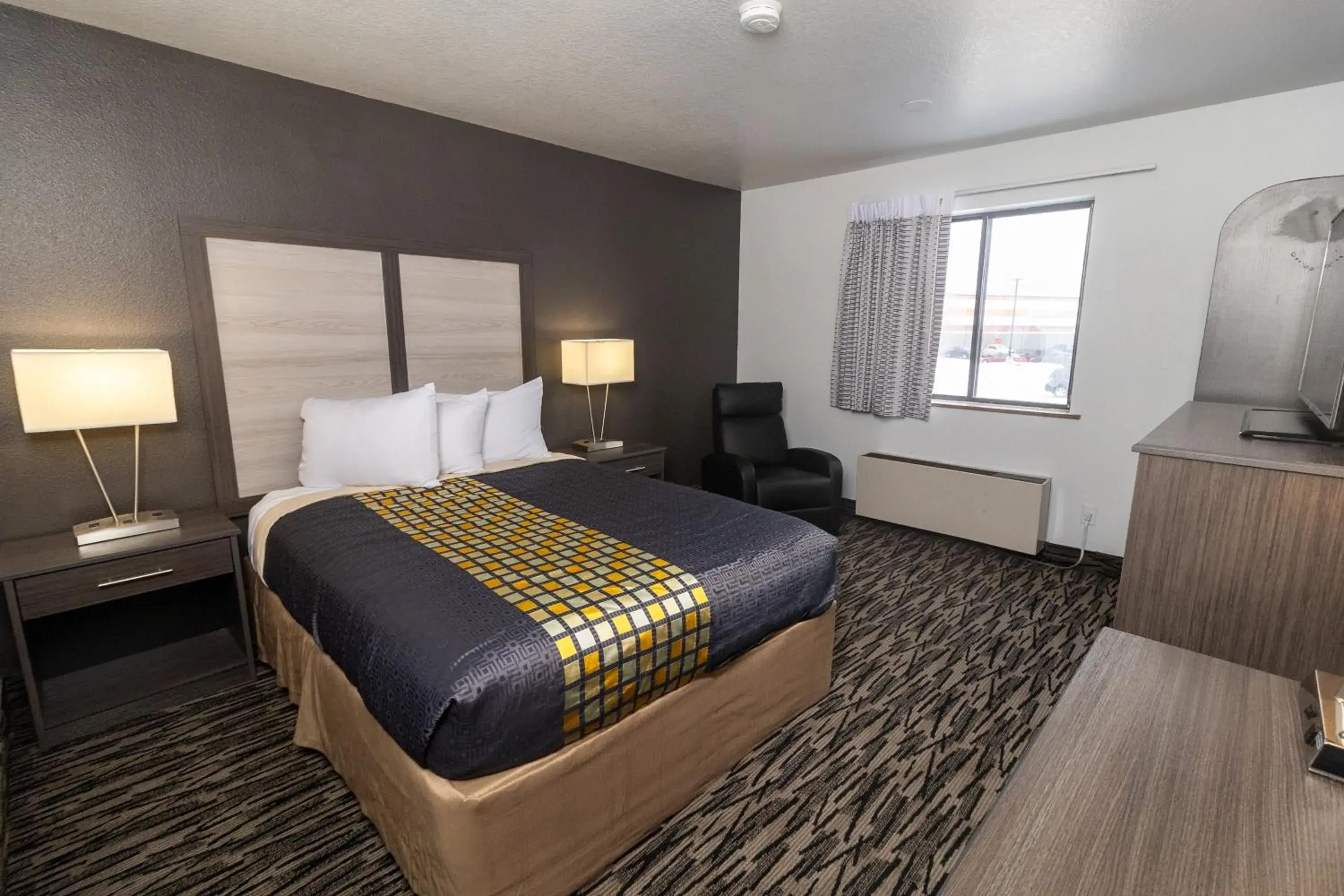 Bedroom, Bed in FairBridge Inn, Suites & Conference Center – Missoula Bedroom, Bed in FairBridge Inn, Suites & Conference Center – Missoula