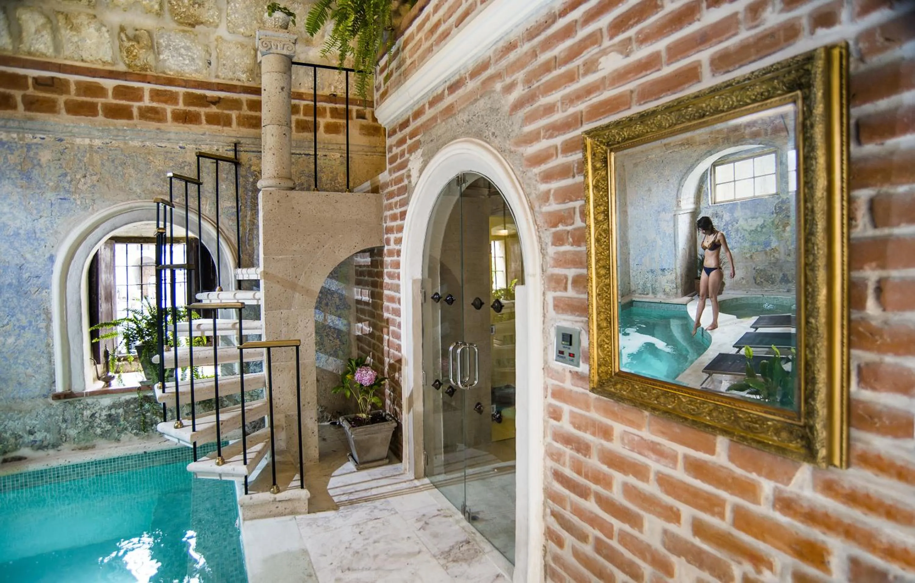 Swimming pool in La Hostería Boutique Hotel