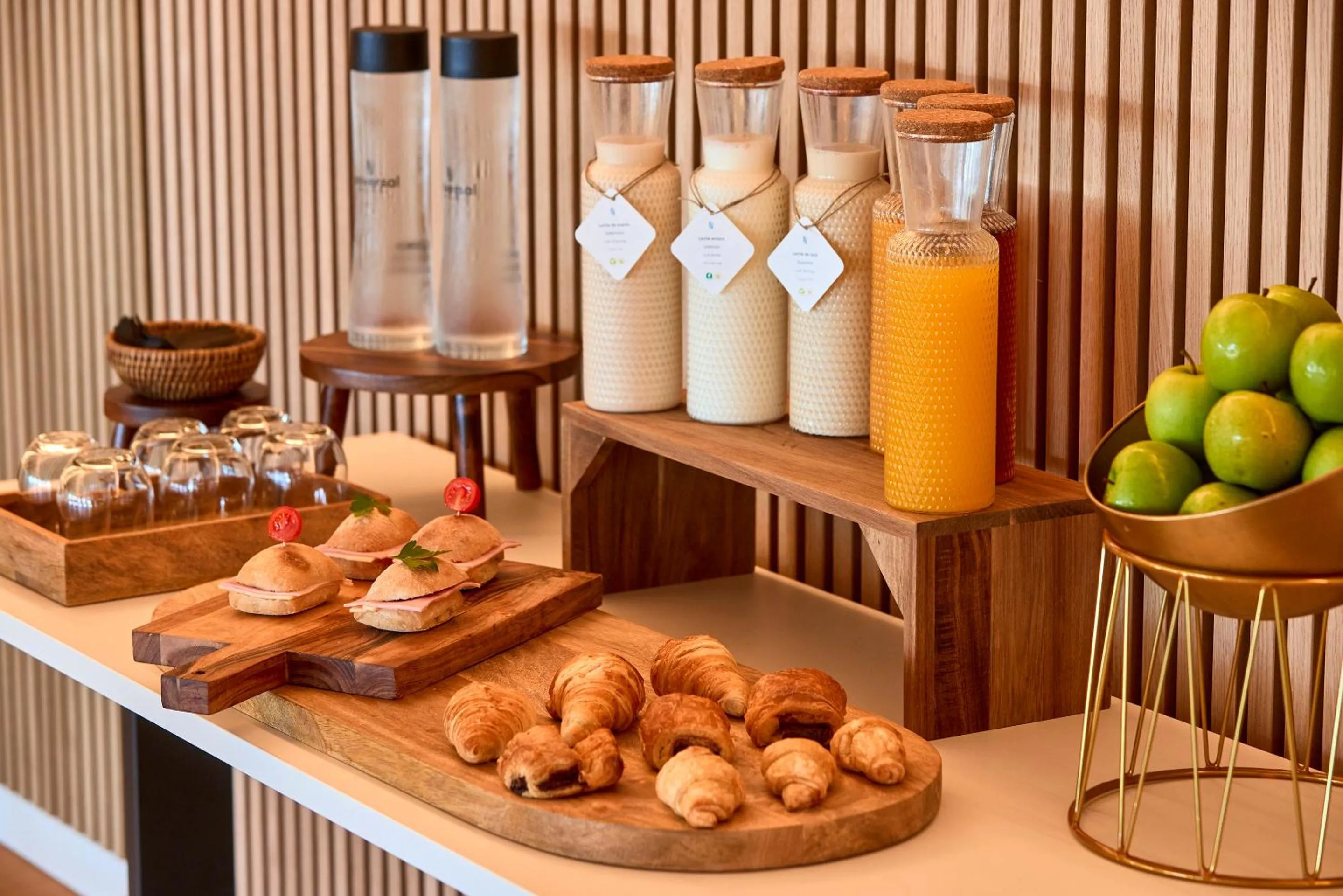 Breakfast in Universal Hotel Romantica