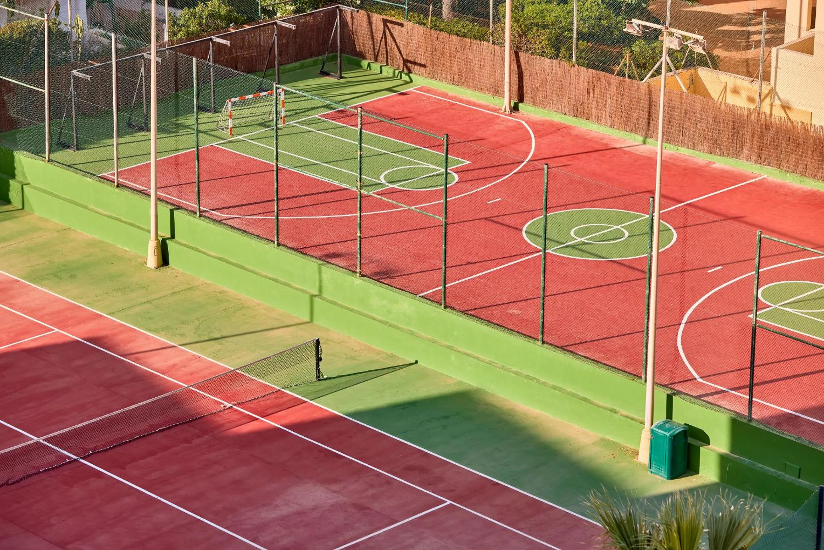 Tennis court in Universal Hotel Romantica