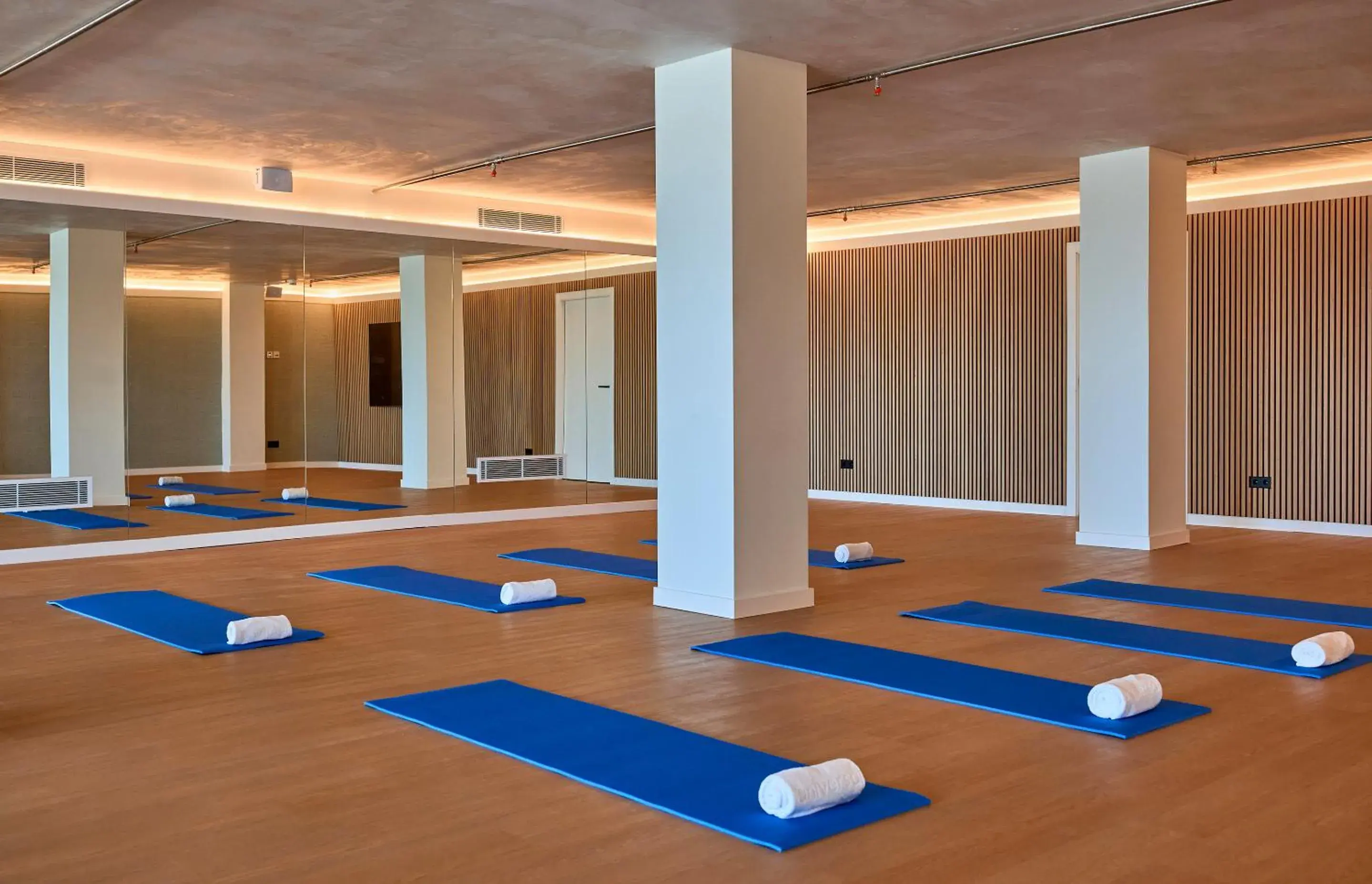 Fitness centre/facilities in Universal Hotel Romantica Fitness centre/facilities in Universal Hotel Romantica