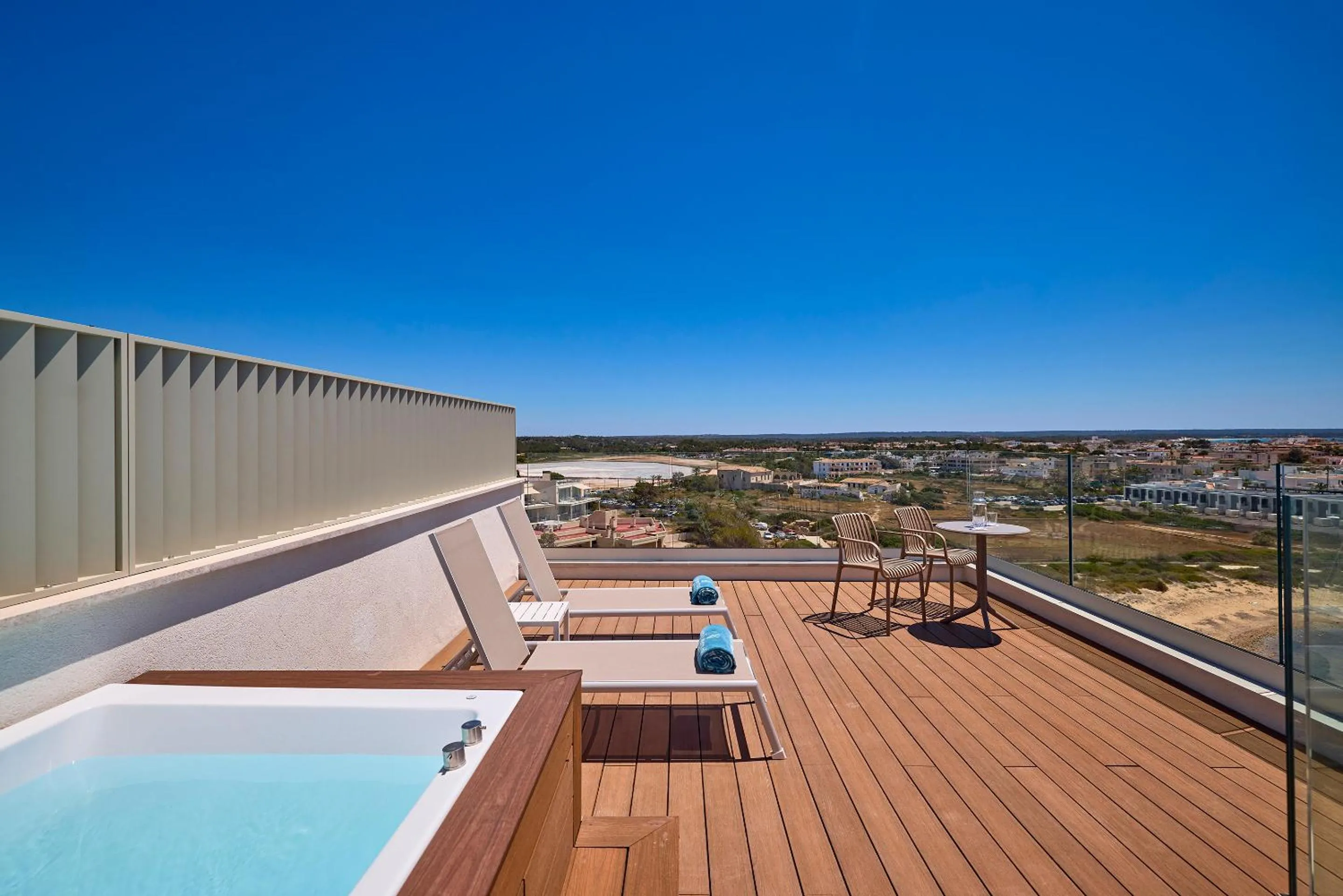Hot Tub in Universal Hotel Romantica