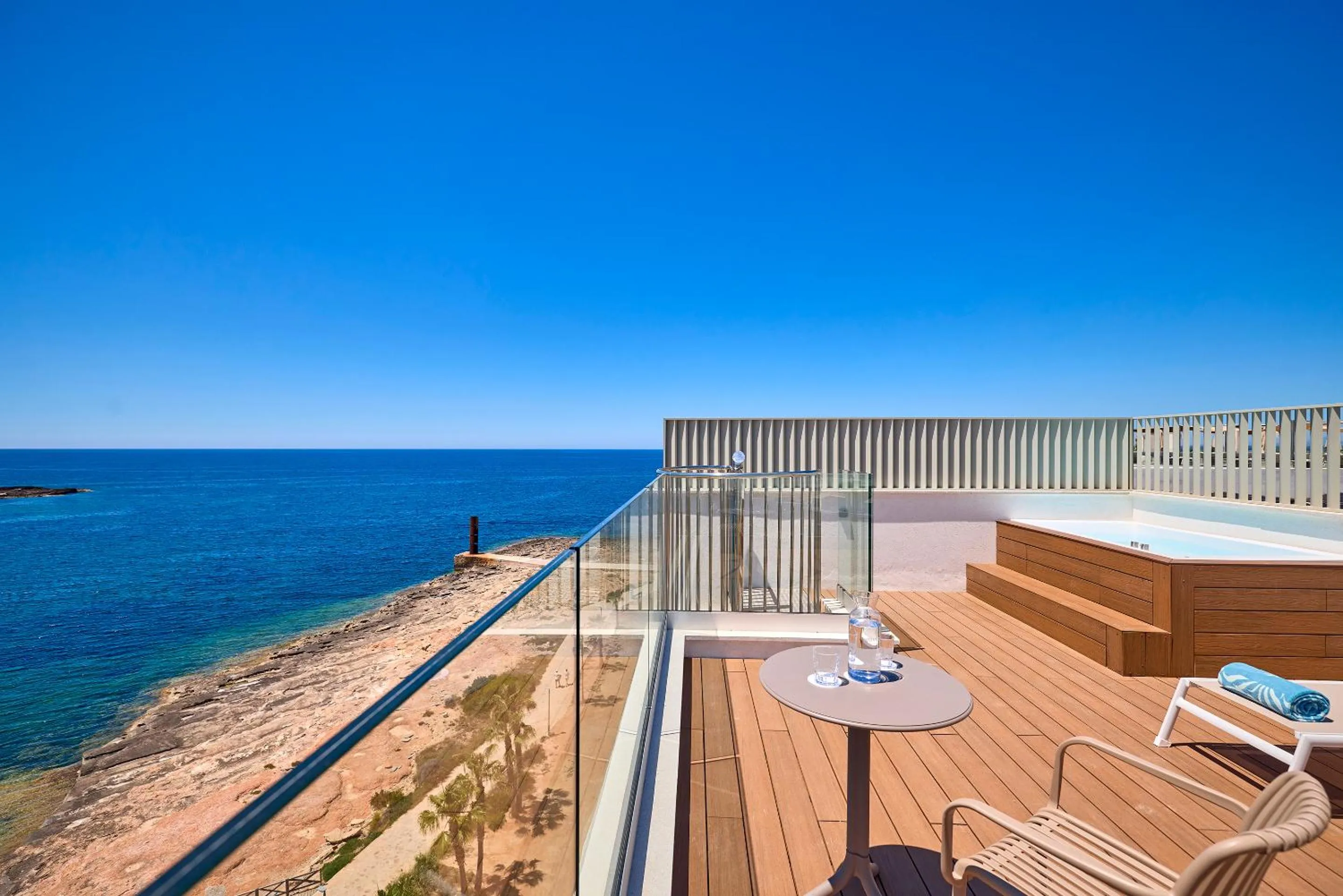 Day in Universal Hotel Romantica