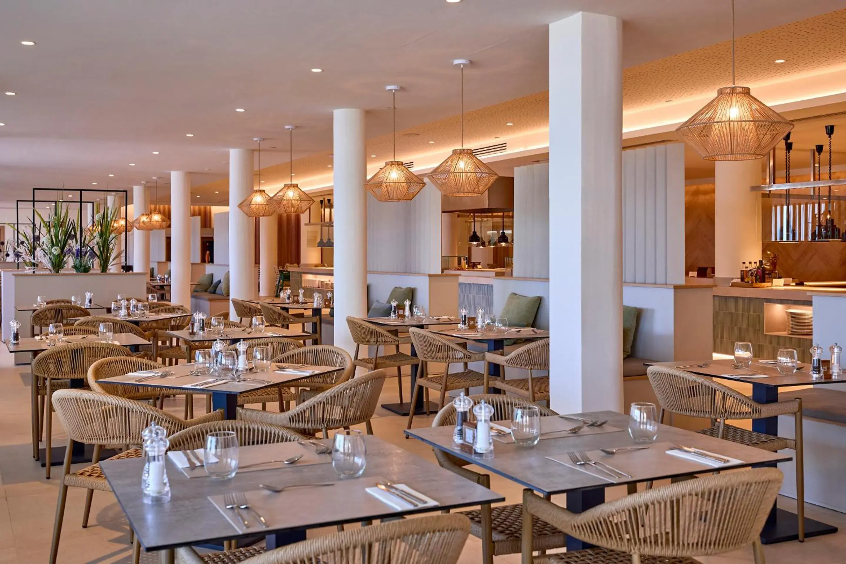 Restaurant/places to eat in Universal Hotel Romantica Restaurant/places to eat in Universal Hotel Romantica