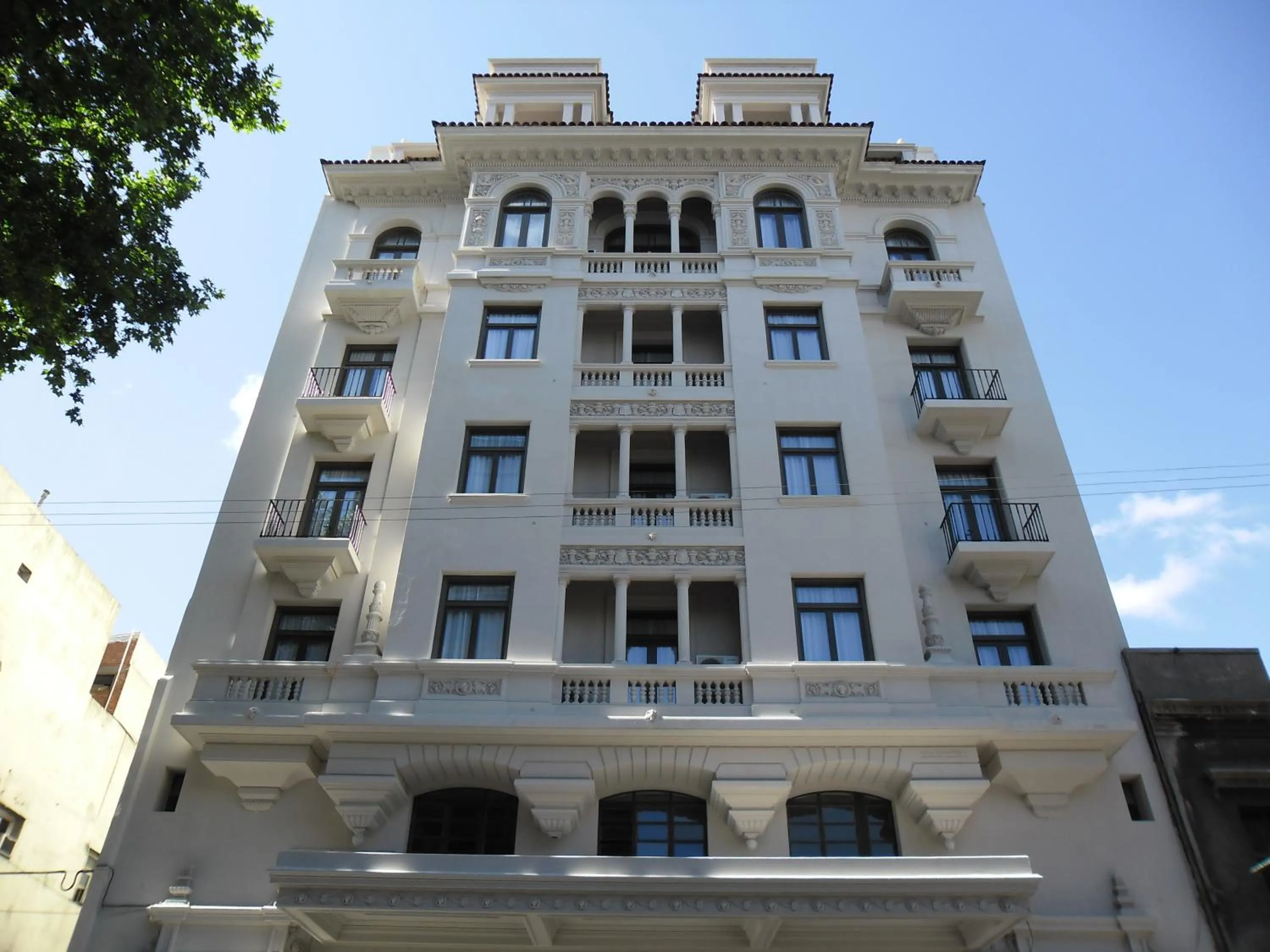 Facade/entrance in Esplendor by Wyndham Montevideo Cervantes