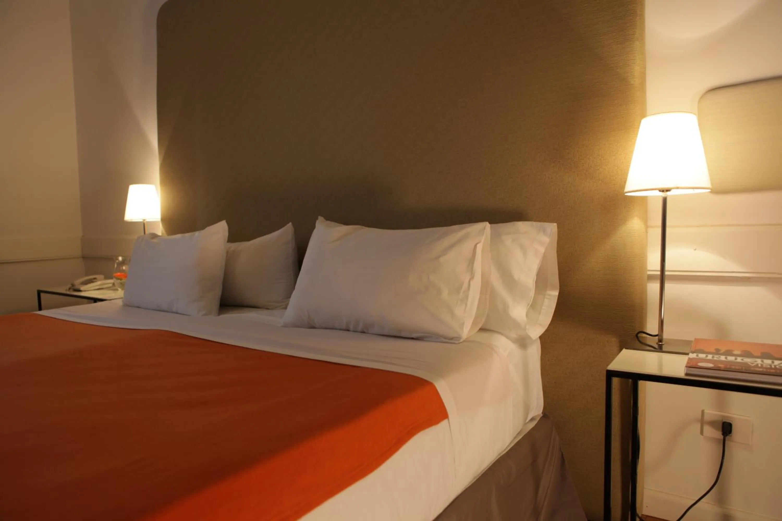 Bedroom, Bed in Esplendor by Wyndham Montevideo Cervantes