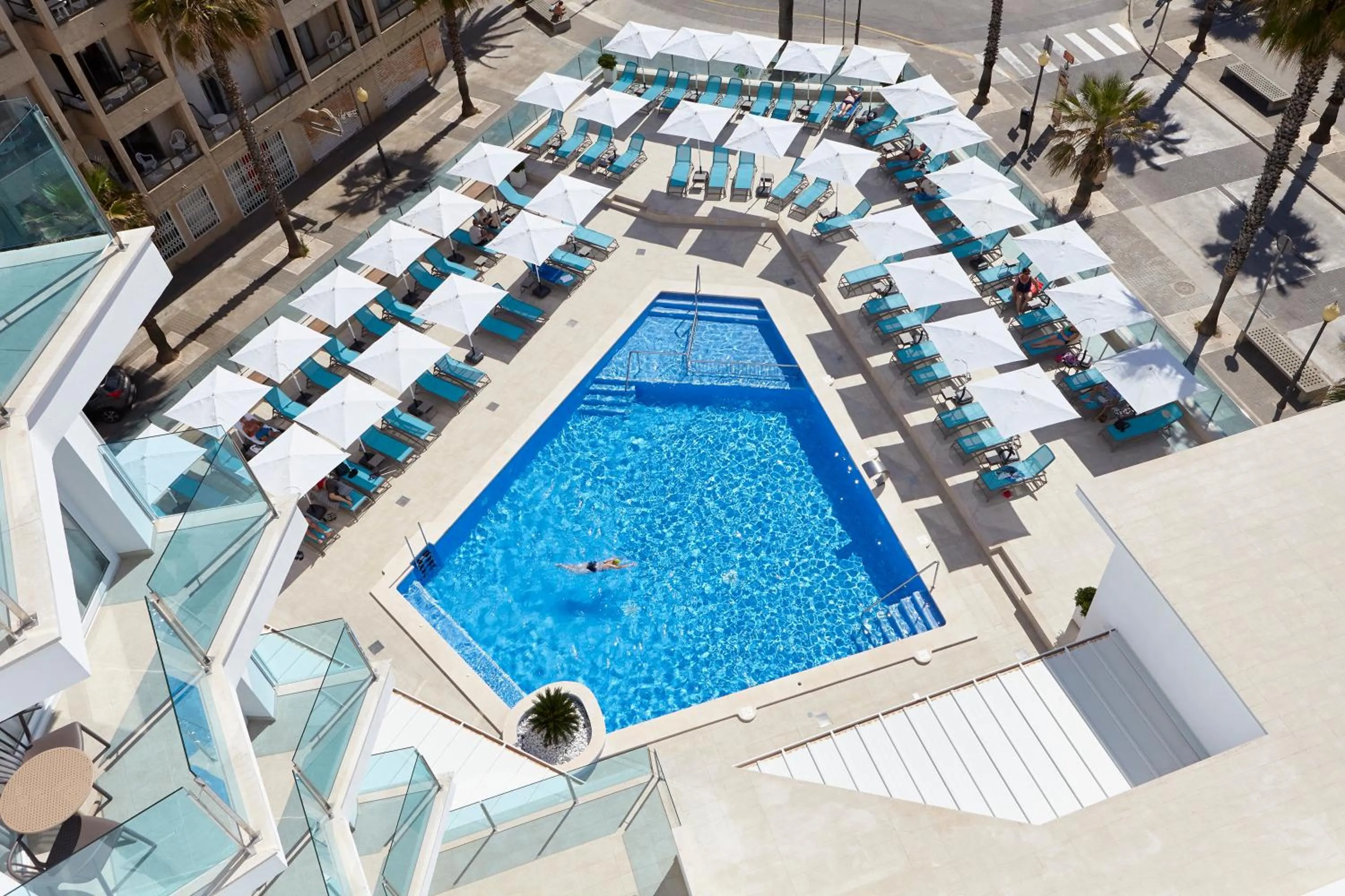 Swimming pool in Universal Hotel Perla