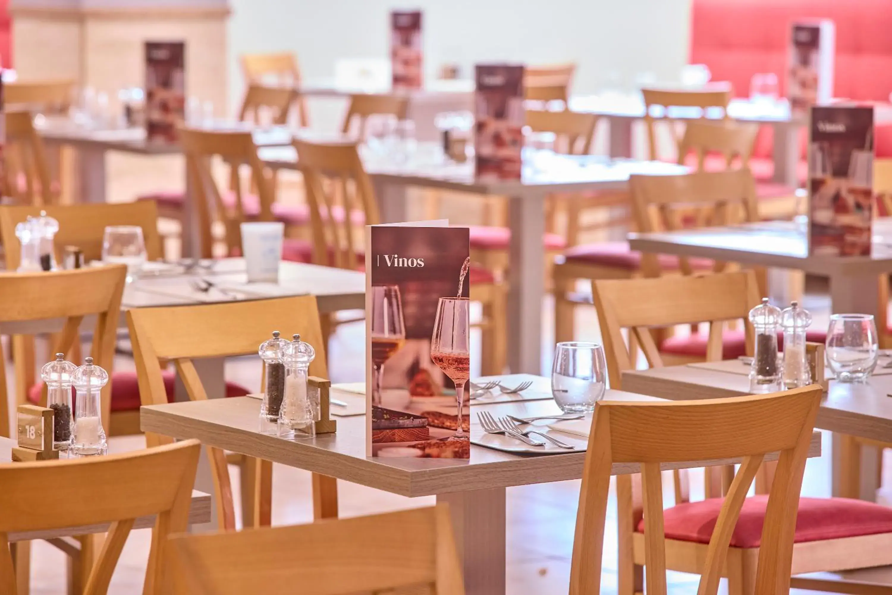 Restaurant/places to eat in Universal Hotel Perla Restaurant/places to eat in Universal Hotel Perla