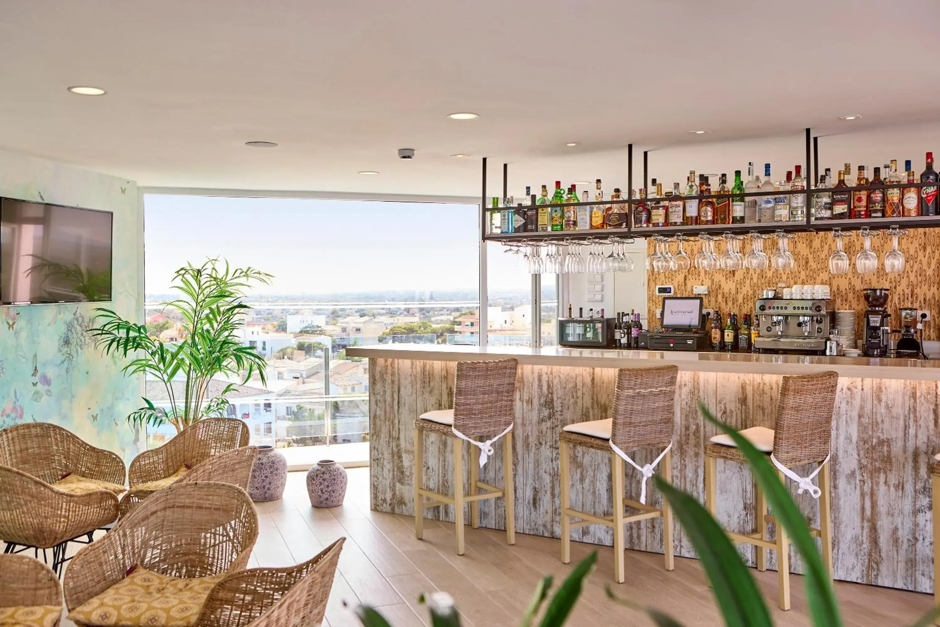 Lounge or bar in Universal Hotel Perla Lounge or bar in Universal Hotel Perla