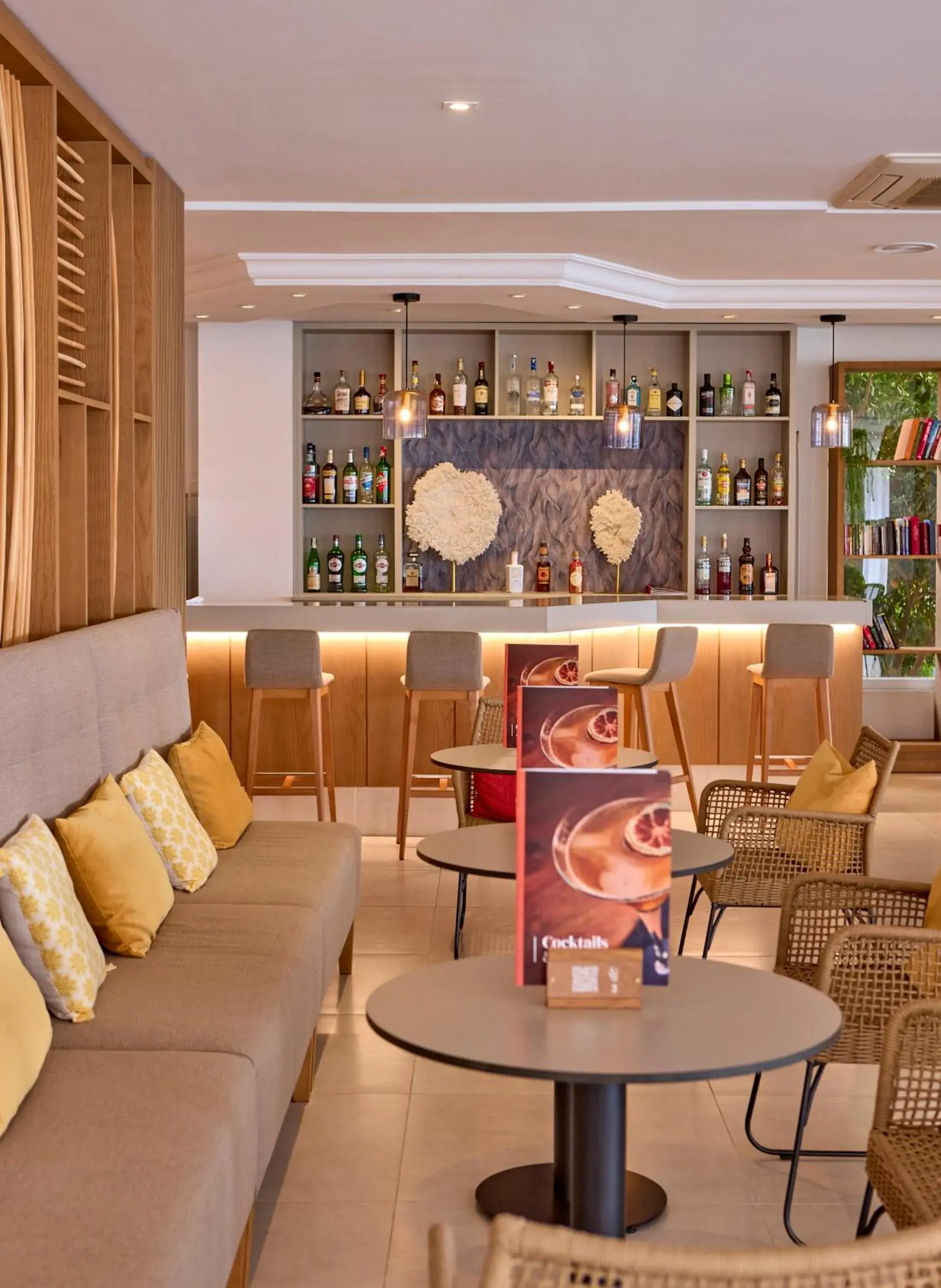 Lounge or bar in Universal Hotel Perla Lounge or bar in Universal Hotel Perla