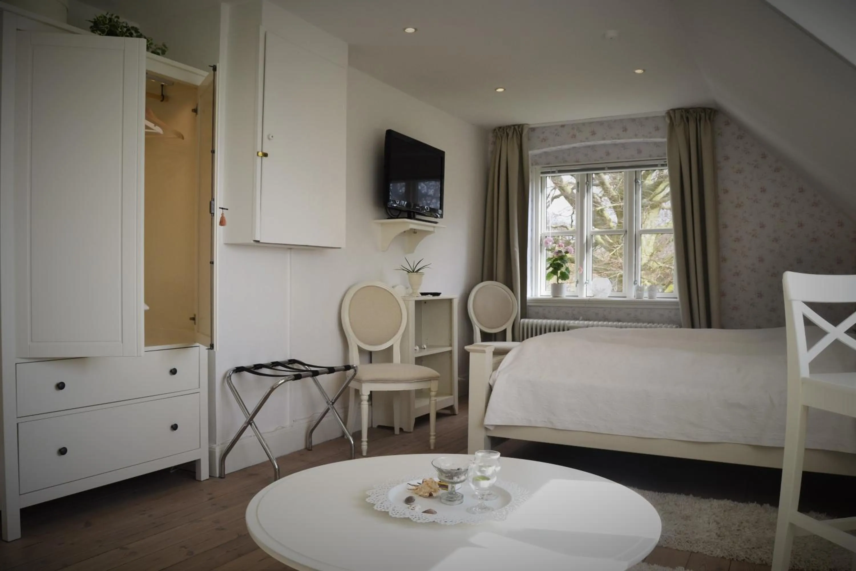 Seating area, Bed in Jungshoved Præstegård B&B