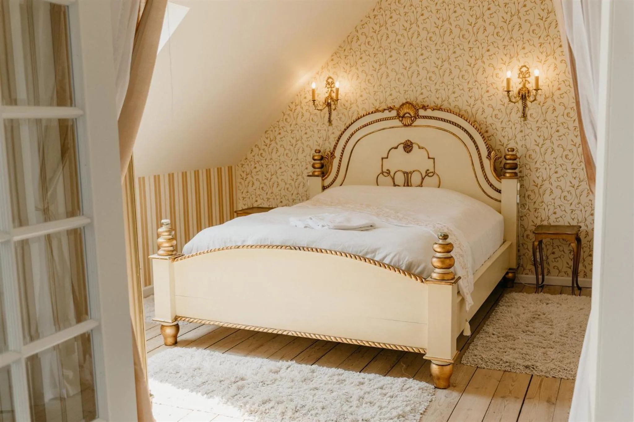 Bed in Jungshoved Præstegård B&B