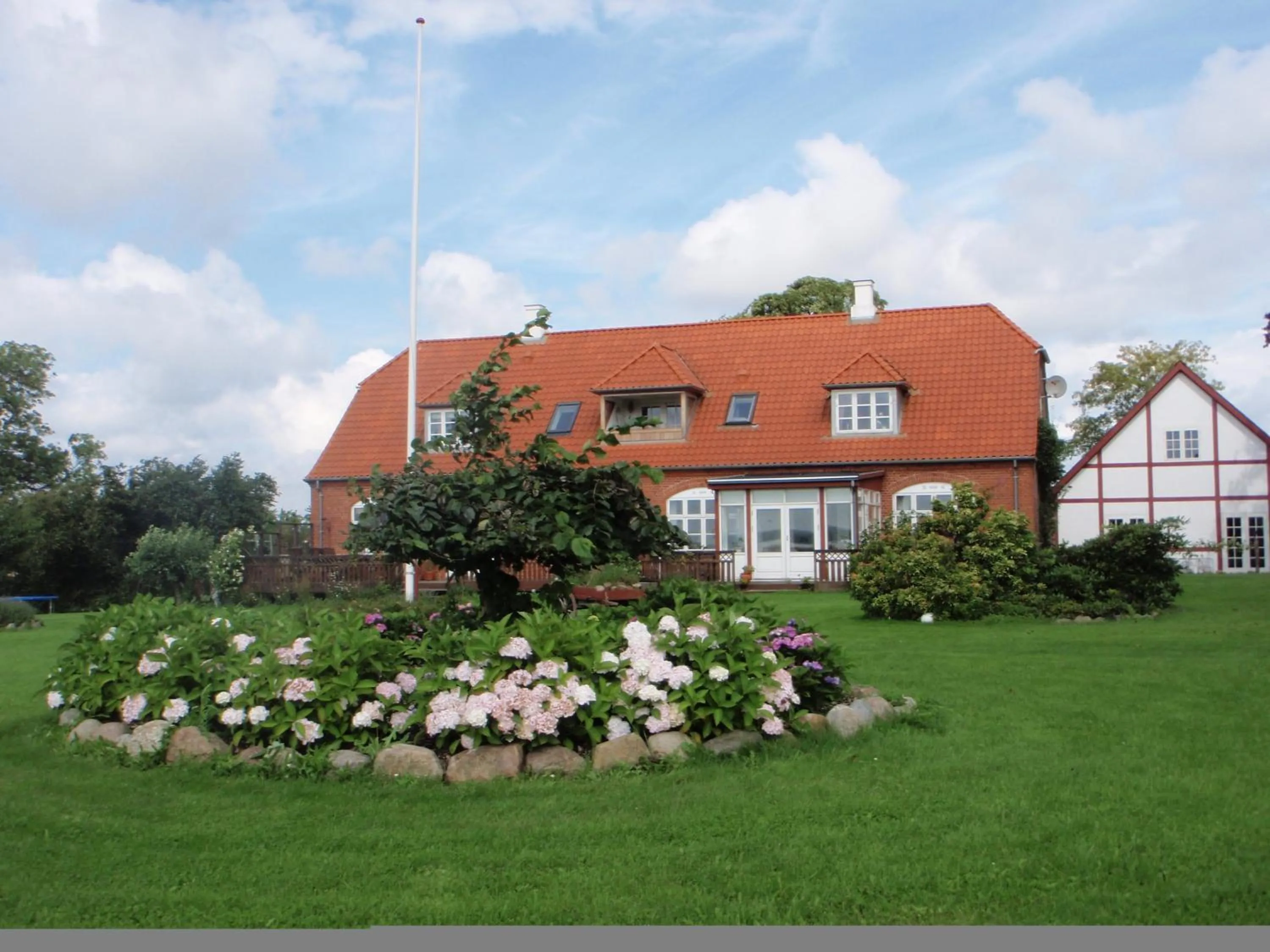 Summer in Jungshoved Præstegård B&B