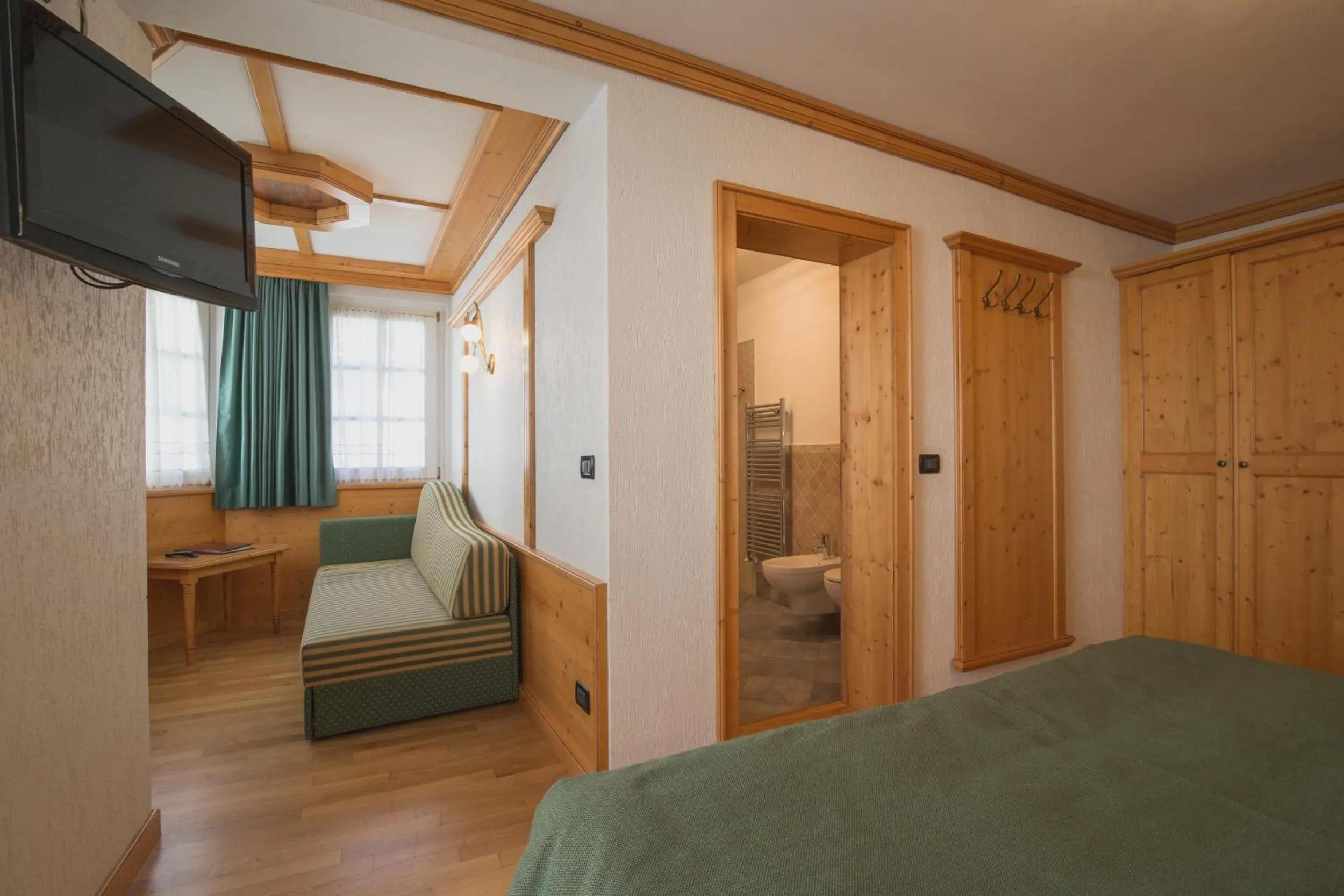 Living room, Bed in Hotel Centrale