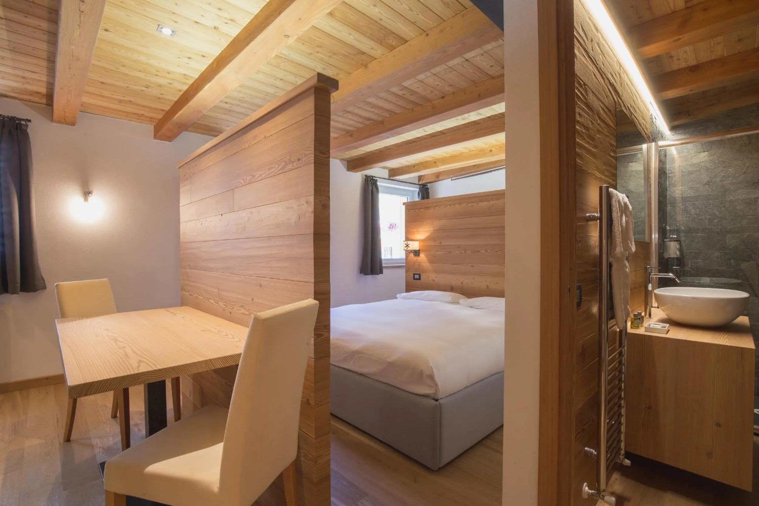 Dining area, Bed in Hotel Centrale