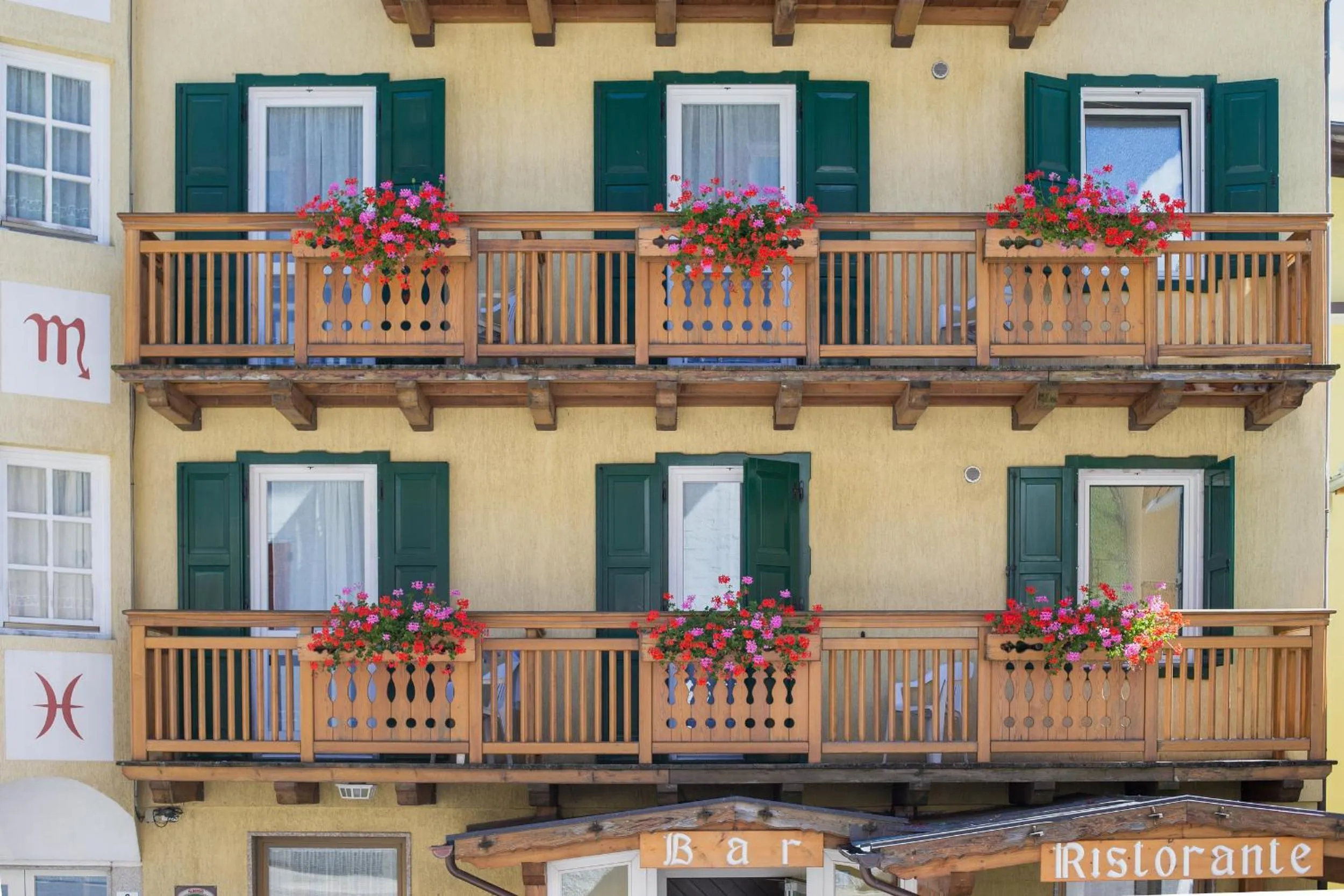 Facade/entrance in Hotel Centrale